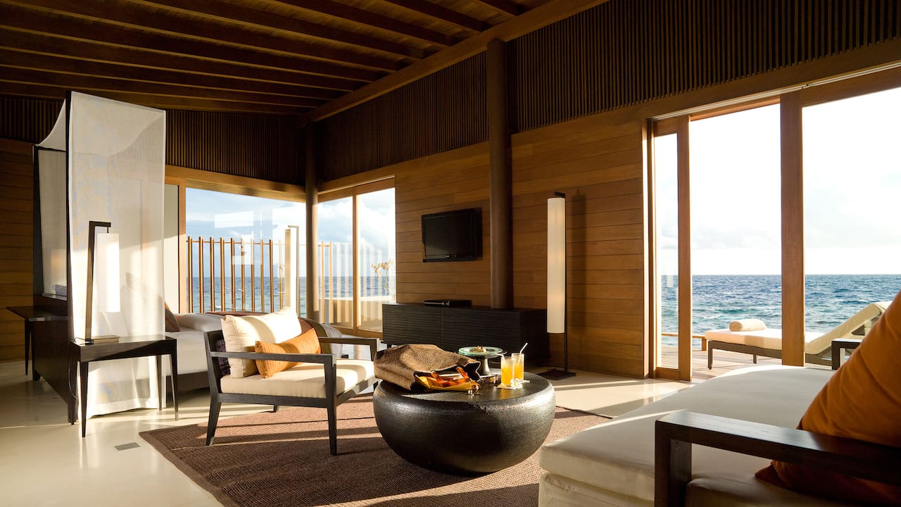 Bedroom, bathroom and private deck with 180° ocean view