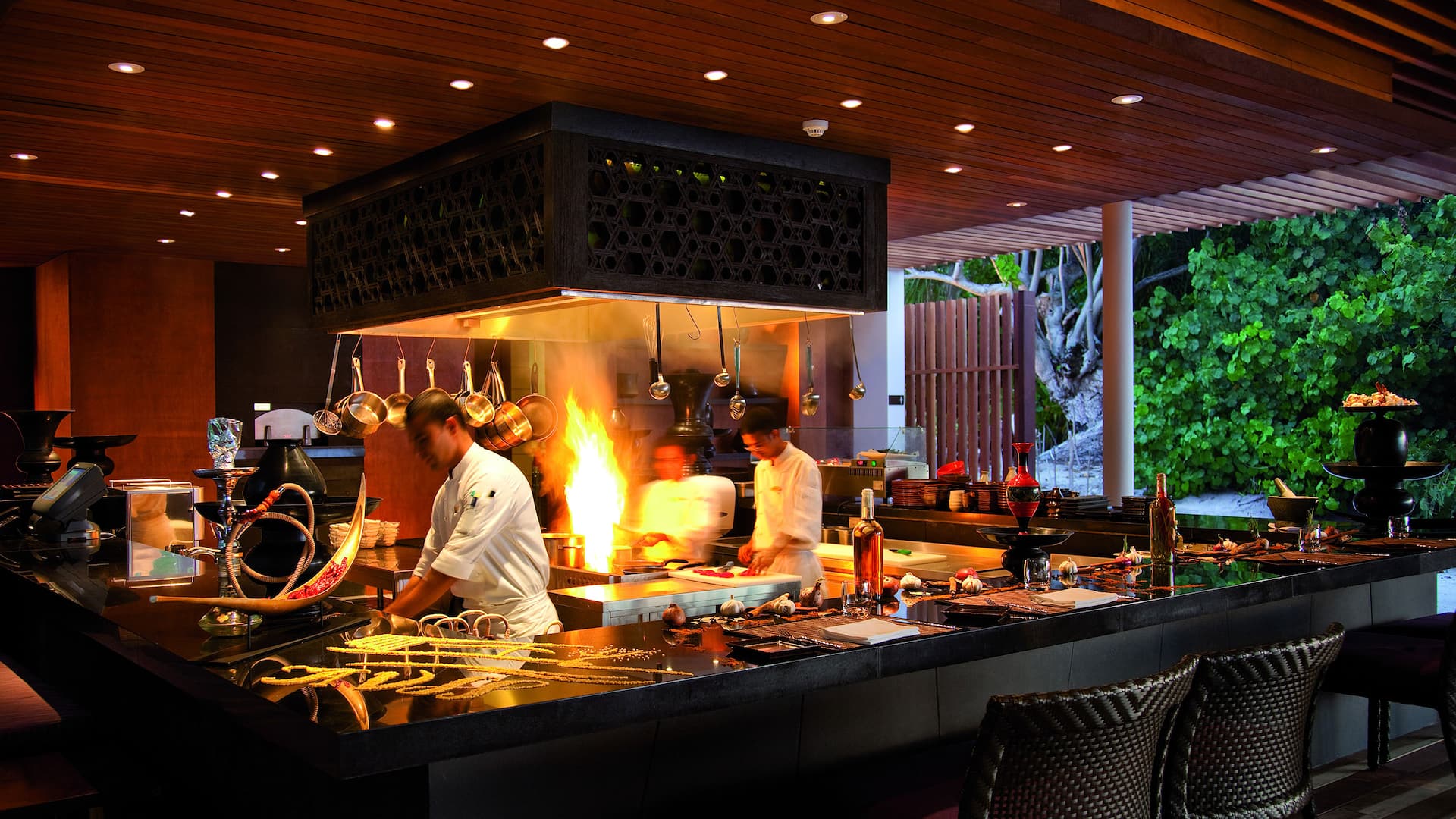  Luxury Maldives resort seafood restaurant island grill 