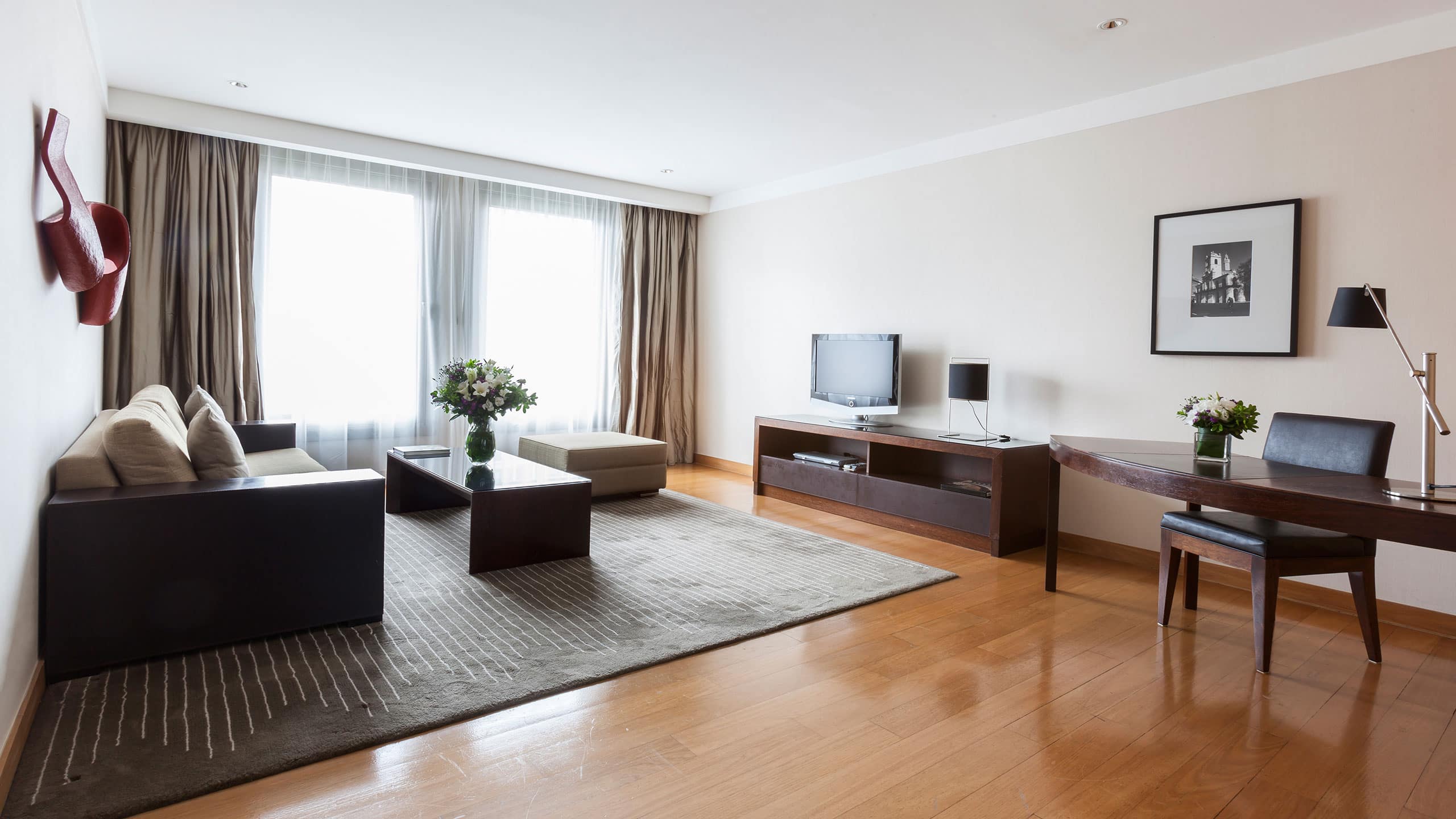 1 de 2 Palacio Duhau - Park Hyatt Buenos Aires Park Deluxe Suite Living Room