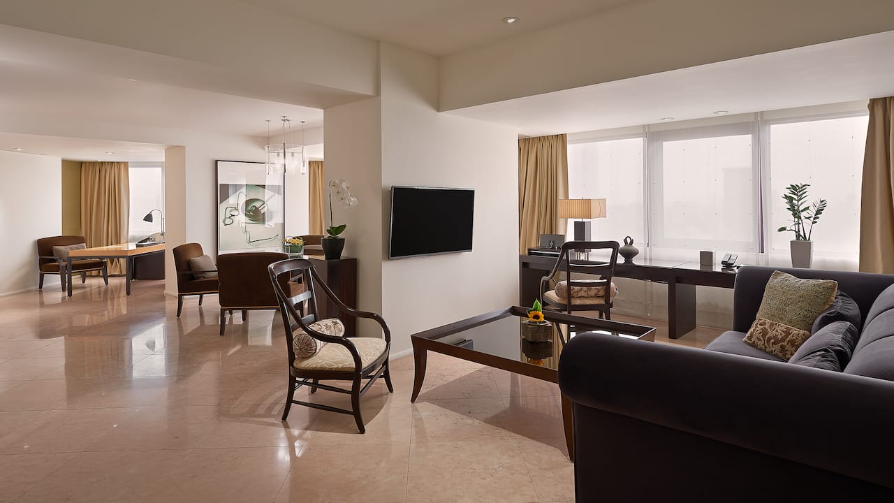 Premier Suite Livingroom