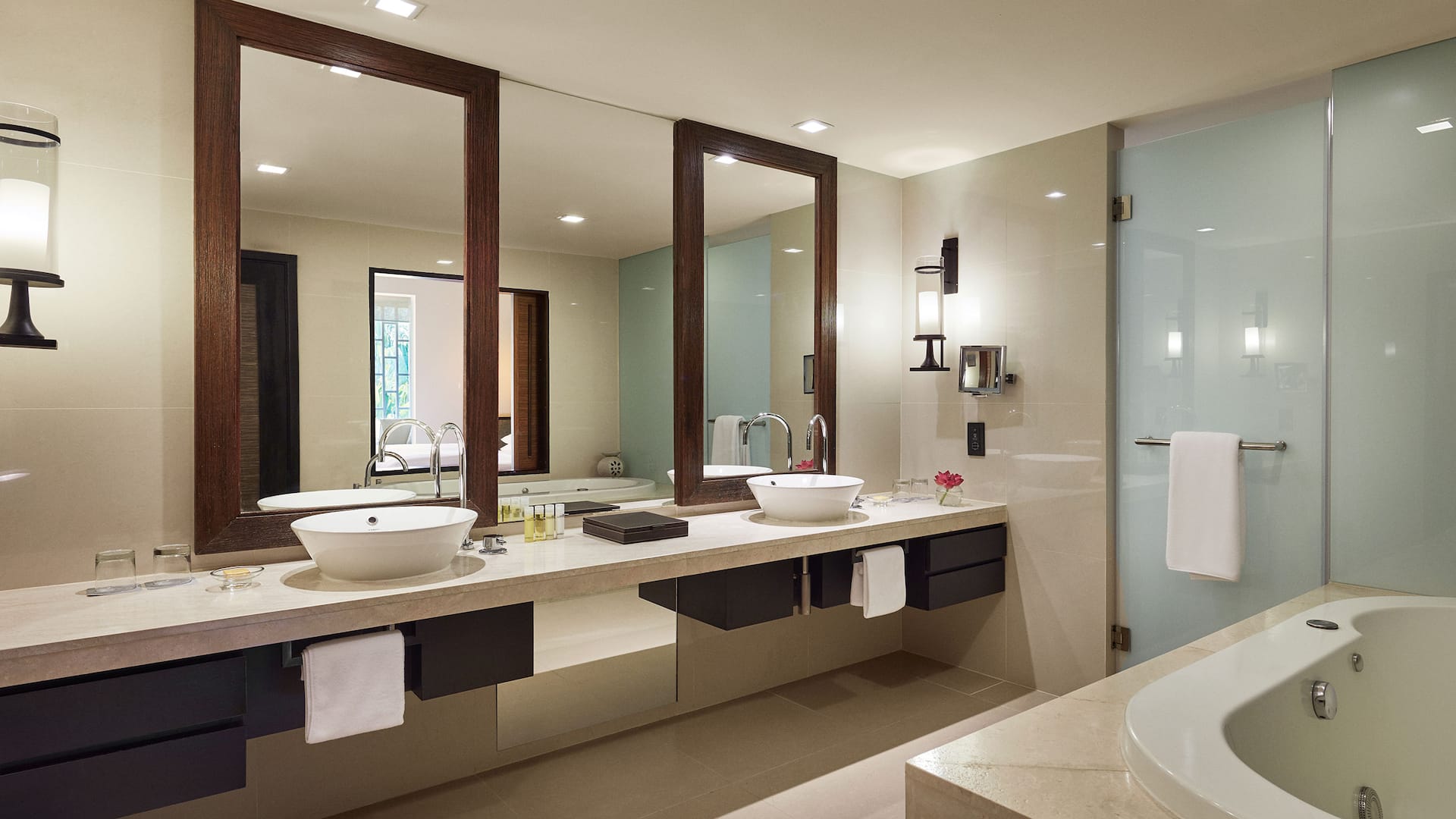Hyatt Regency Hua Hin Premier Suite Bathroom