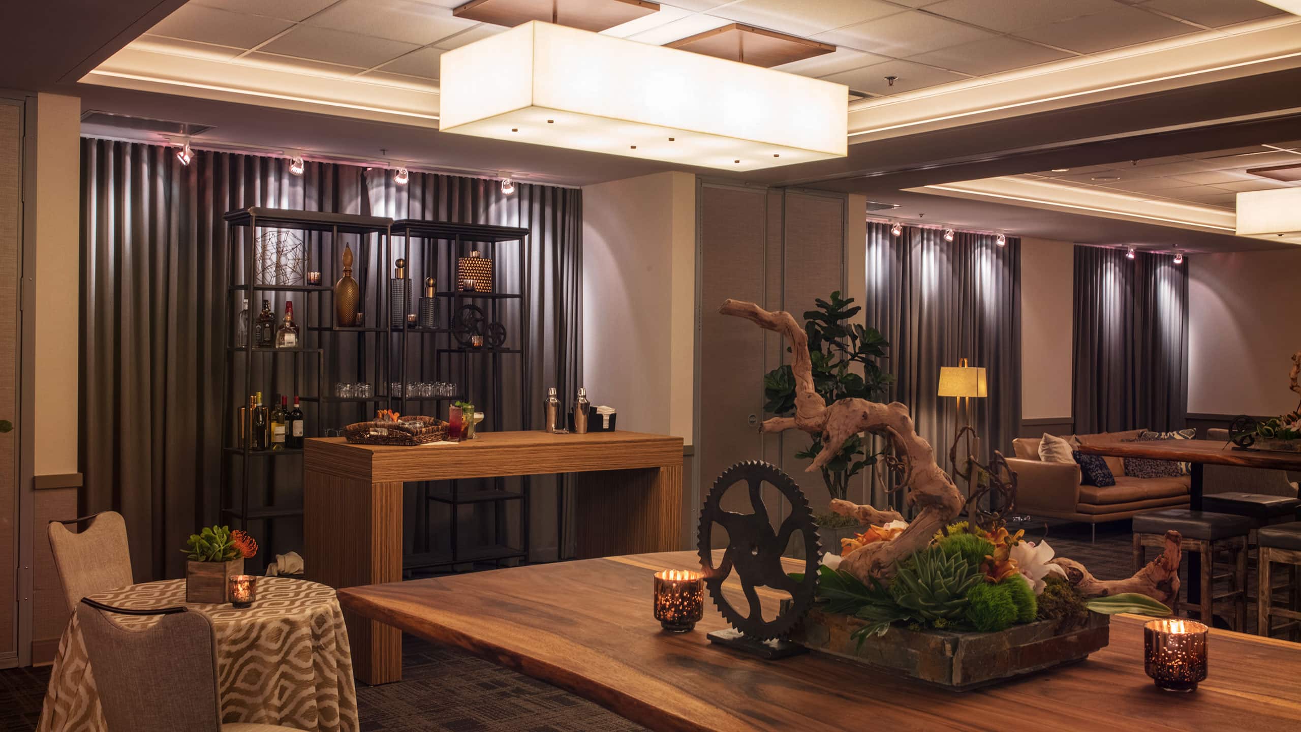 Hyatt Place Chicago/River North River Room Reception Set