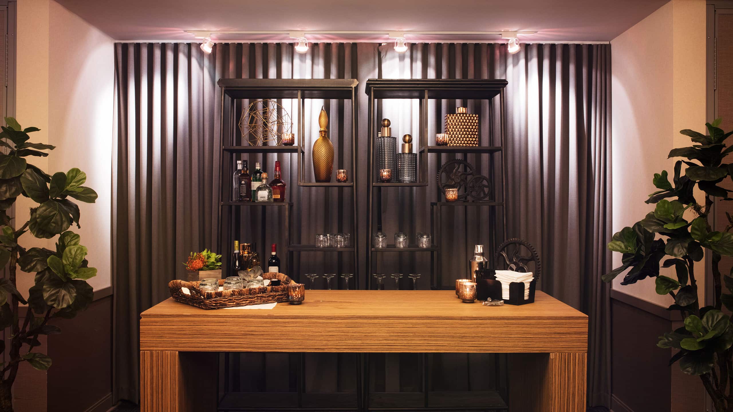 Hyatt Place Chicago/River North River Room Bar Setup