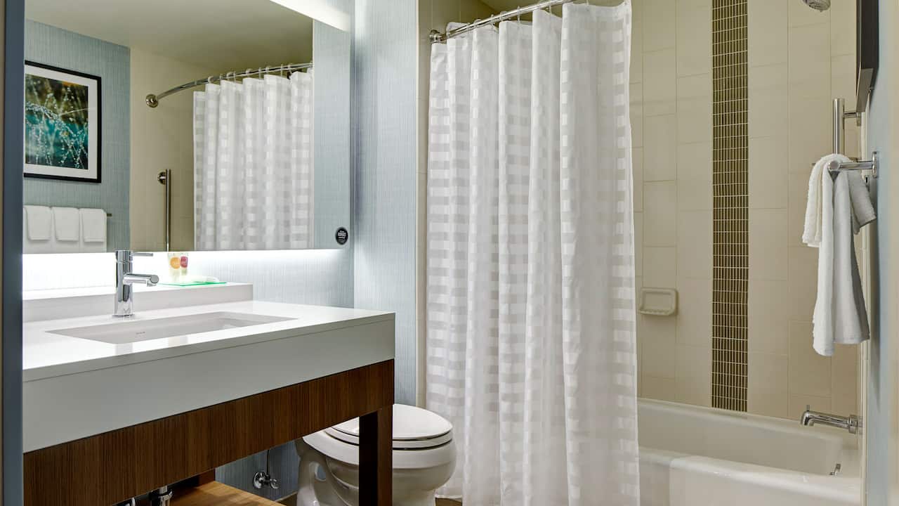 Guest Bathroom with Tub - Hyatt Place Madison/Verona