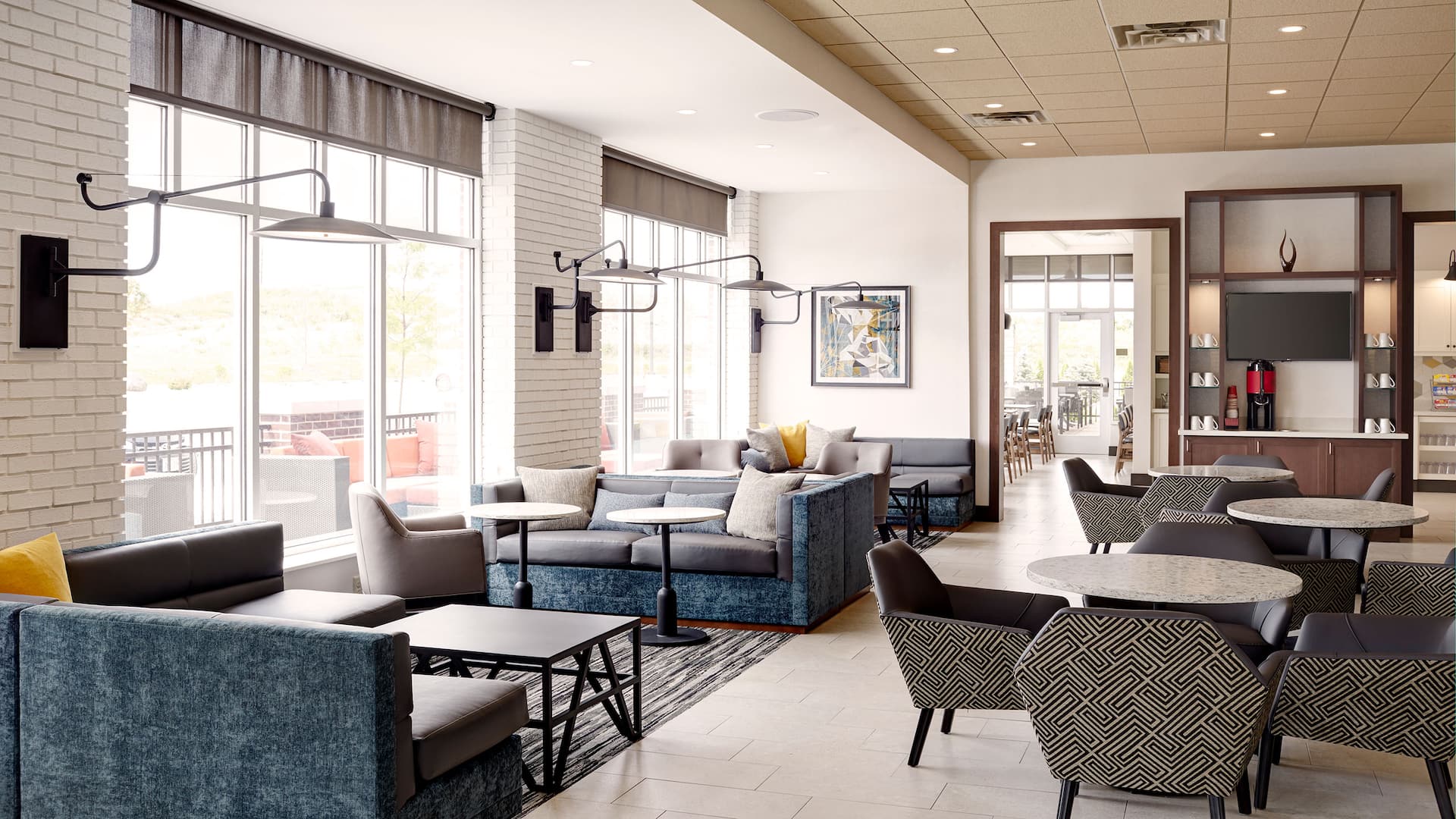 Hyatt Place Madison / Verona Coffee To Cocktails Bar Seating Area