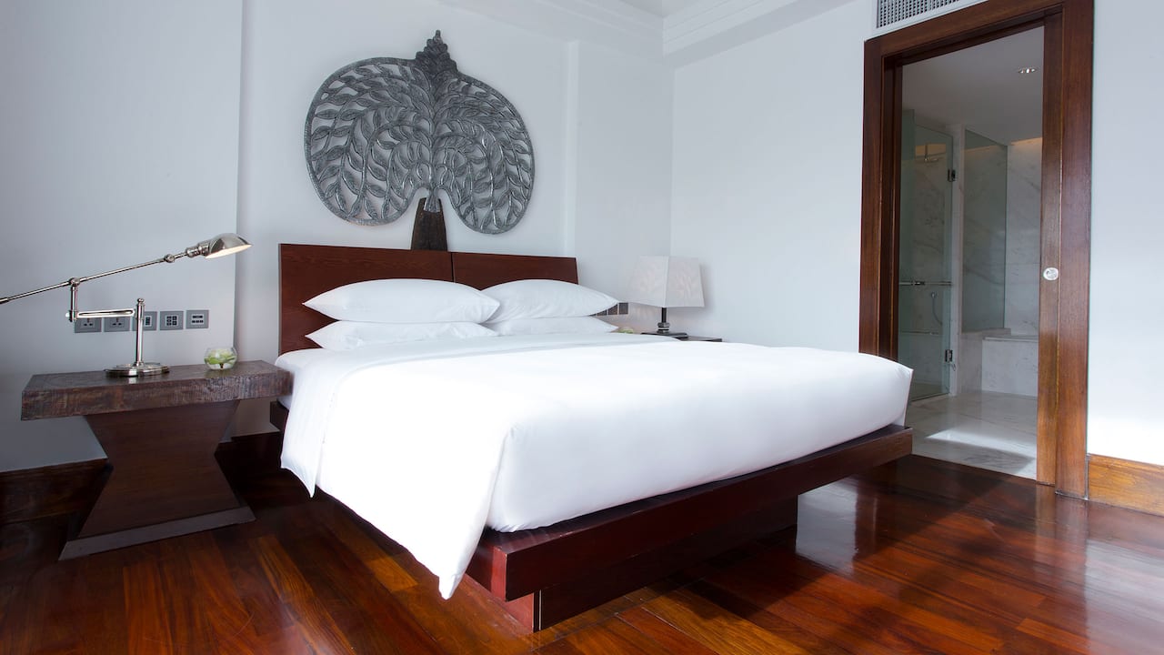 Luxury Hotel in Siem Reap 1 King Bed Deluxe