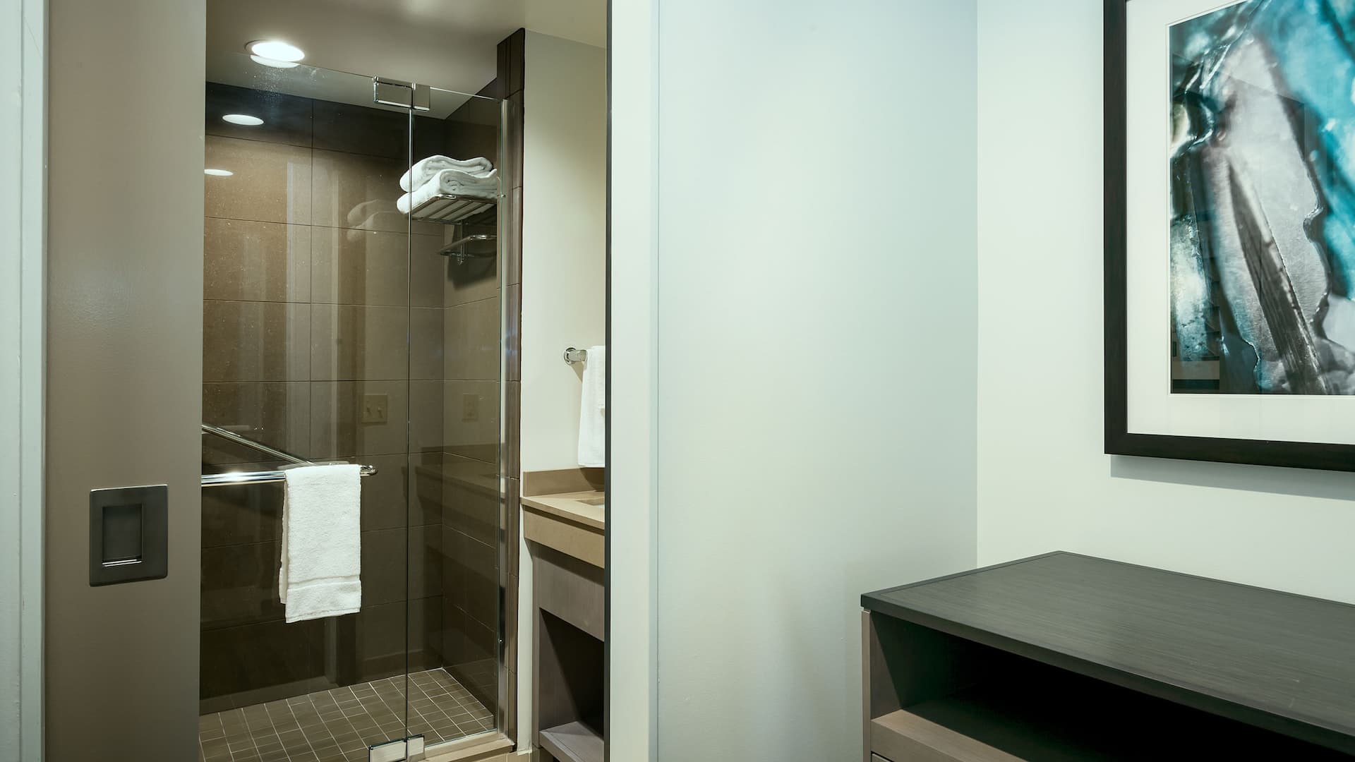 3 de 3 Hyatt House Anchorage One Bedroom Suite Shower