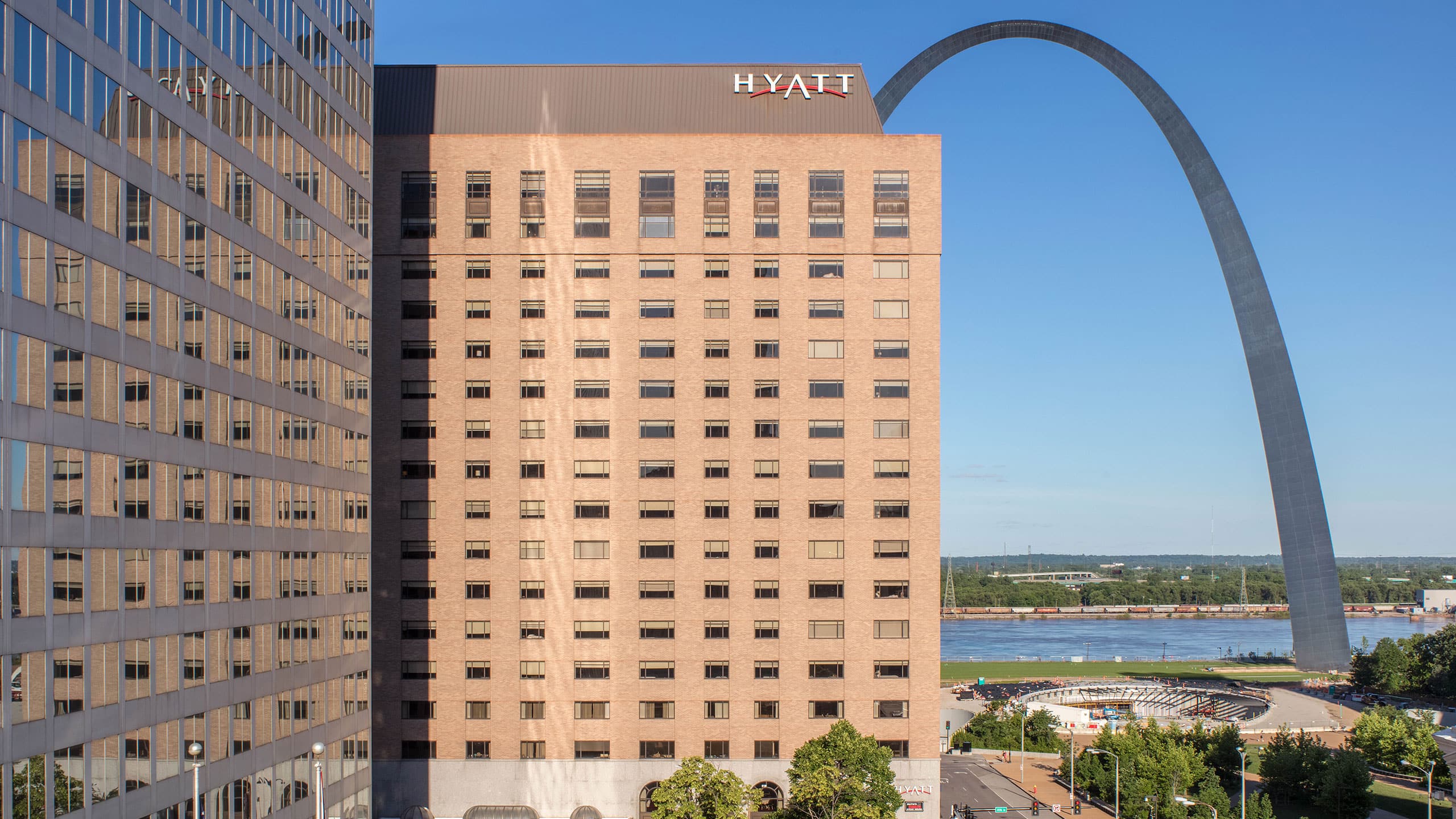 Hyatt Regency St. Louis at The Arch Exterior Arch View
