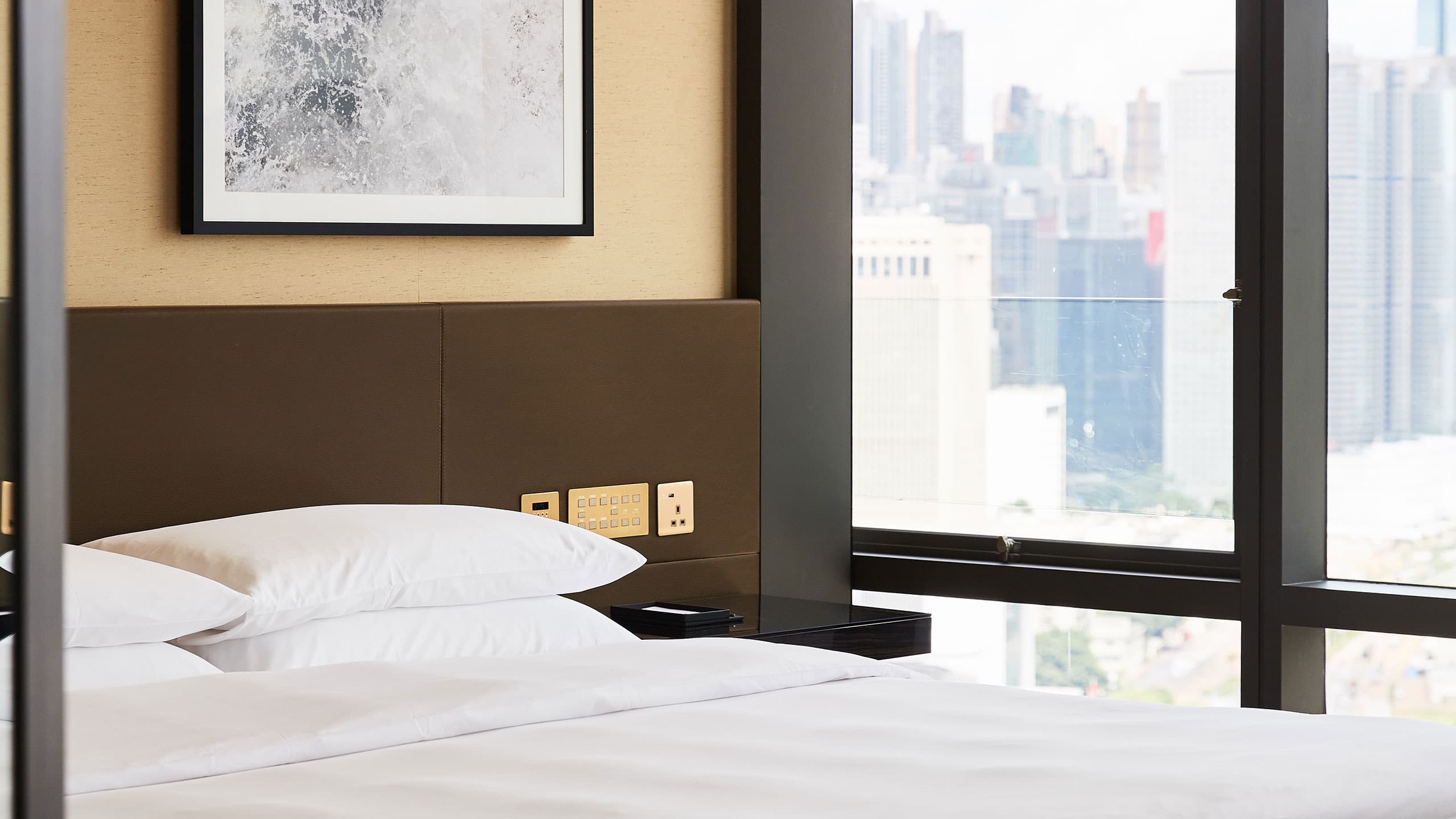 1 King Bed City View