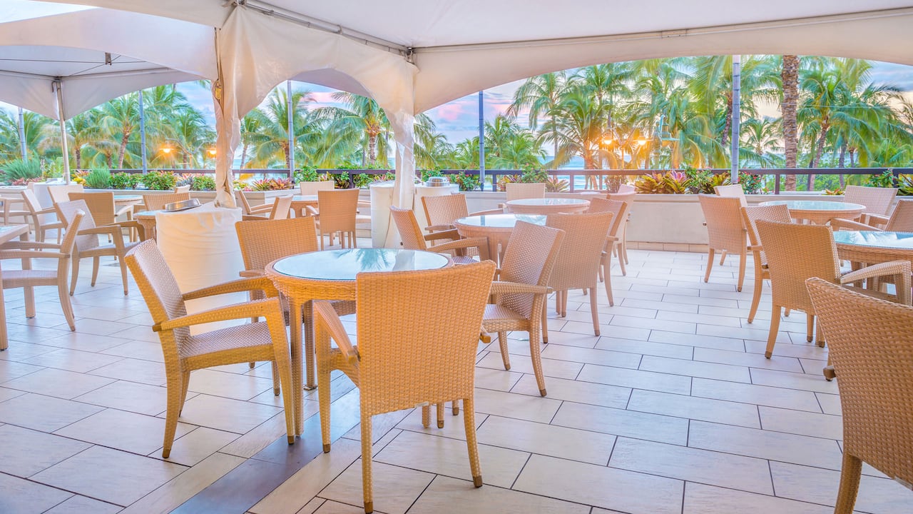 Outdoor restaurant in Waikiki Beach 