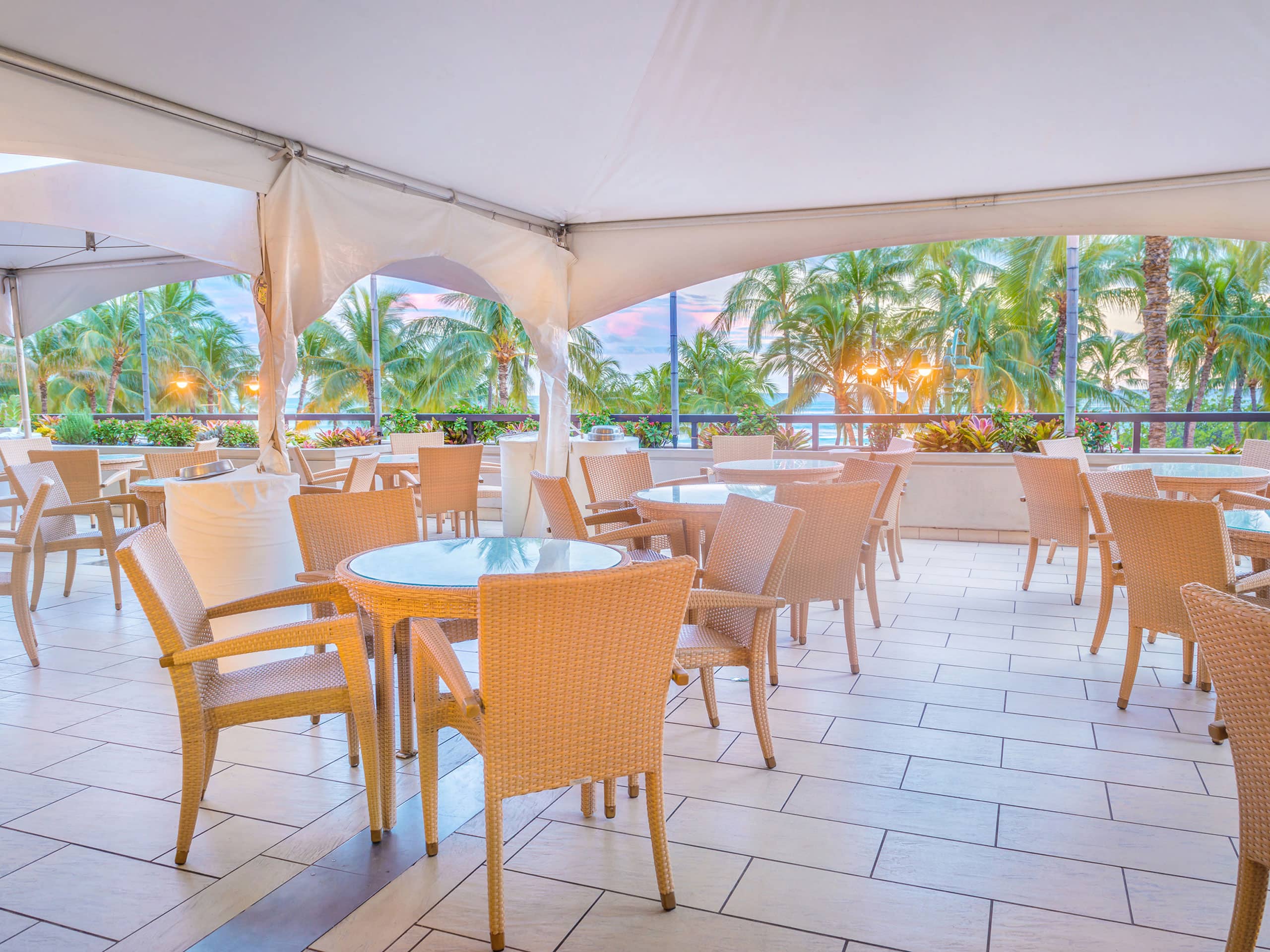 Dining In Waikiki Hyatt Regency Waikiki Beach Resort And Spa