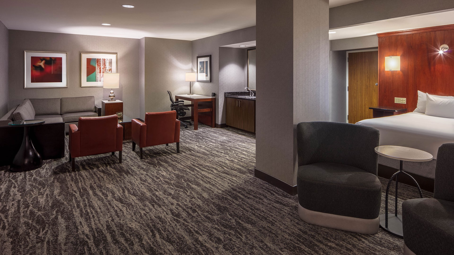 Hyatt Regency St. Louis at The Arch Family Suite
