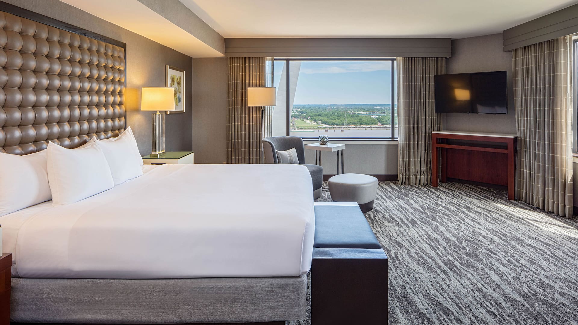 1 из 2 Hyatt Regency St. Louis at The Arch Deluxe King Room
