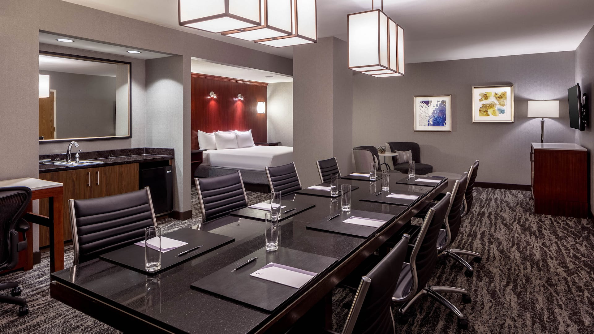 Hyatt Regency St. Louis at The Arch Business Suite