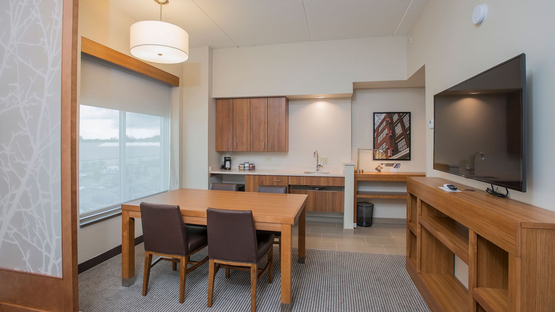 3/4 Hyatt Place Cincinnati / Sharonville Convention Center King Suite Kitchen