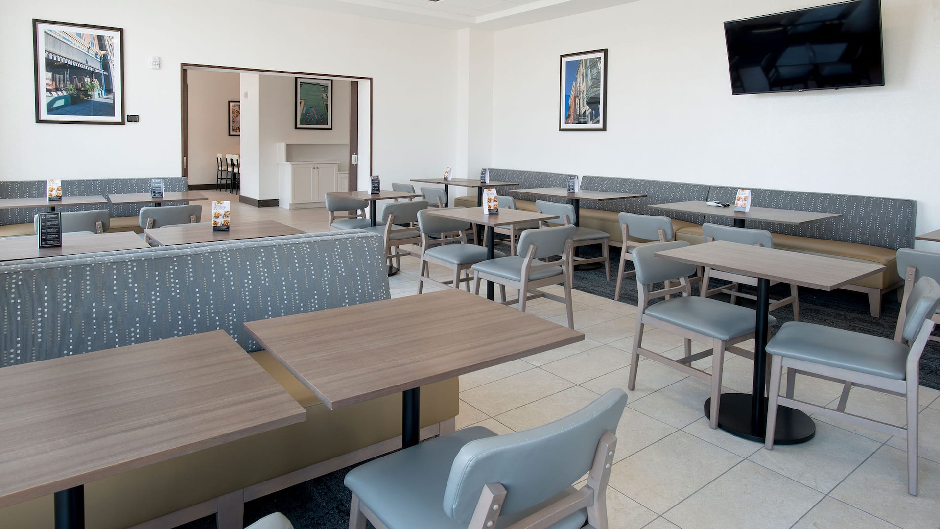 Hyatt Place Cincinnati / Sharonville Convention Center Breakfast Seating