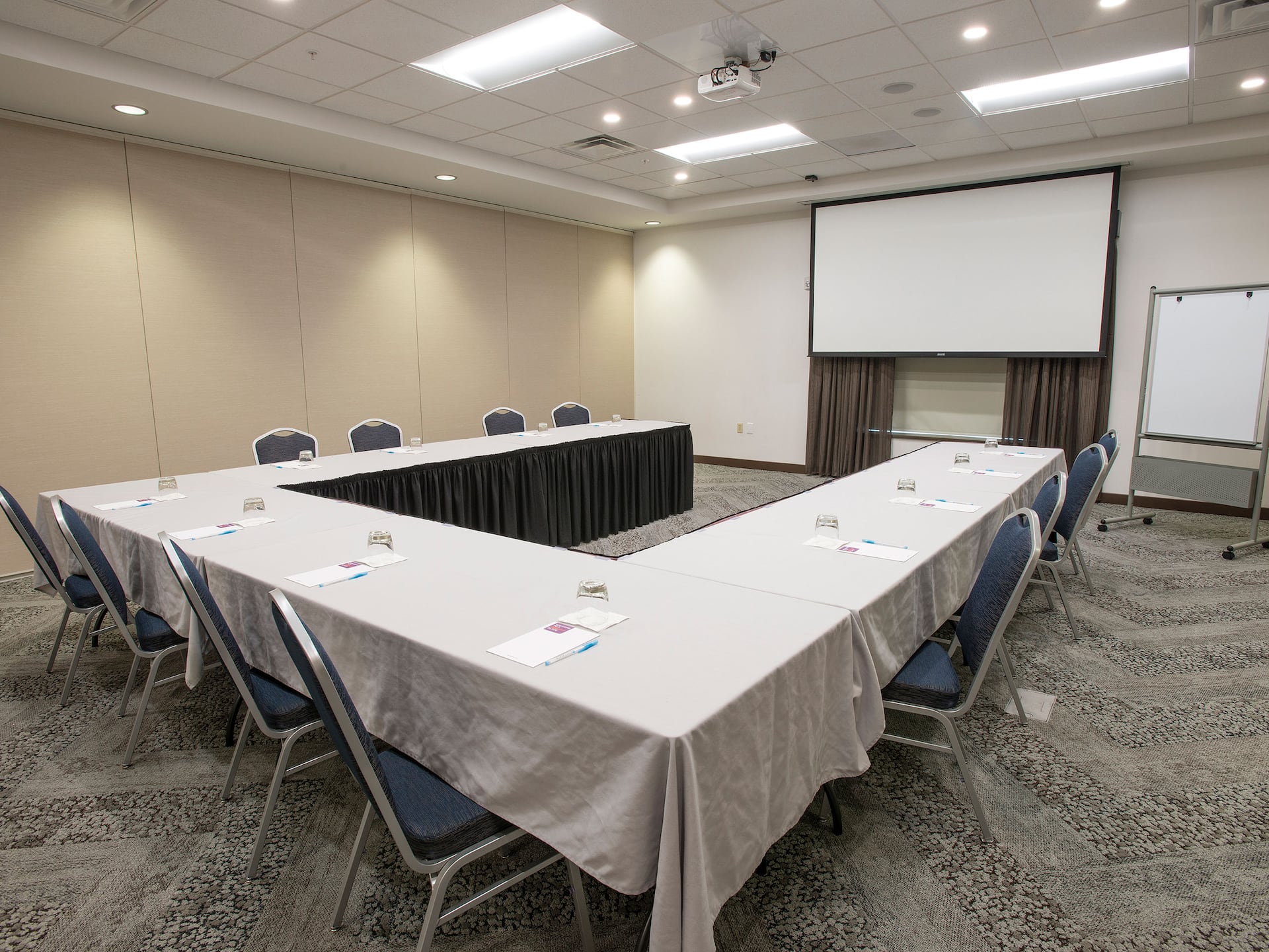 Hyatt Place Cincinnati / Sharonville Convention Center Meeting Room U Shape