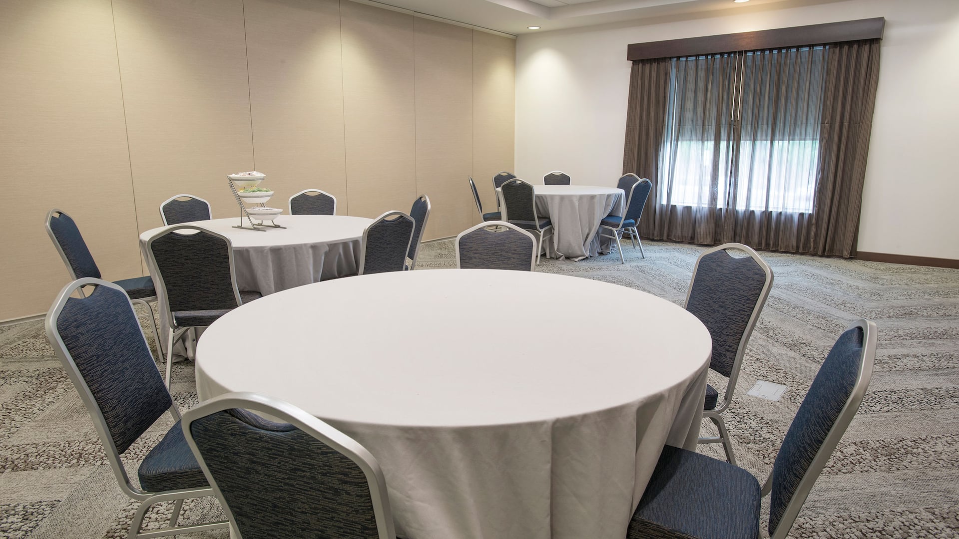 Hyatt Place Cincinnati / Sharonville Convention Center Meeting Room Banquet Style