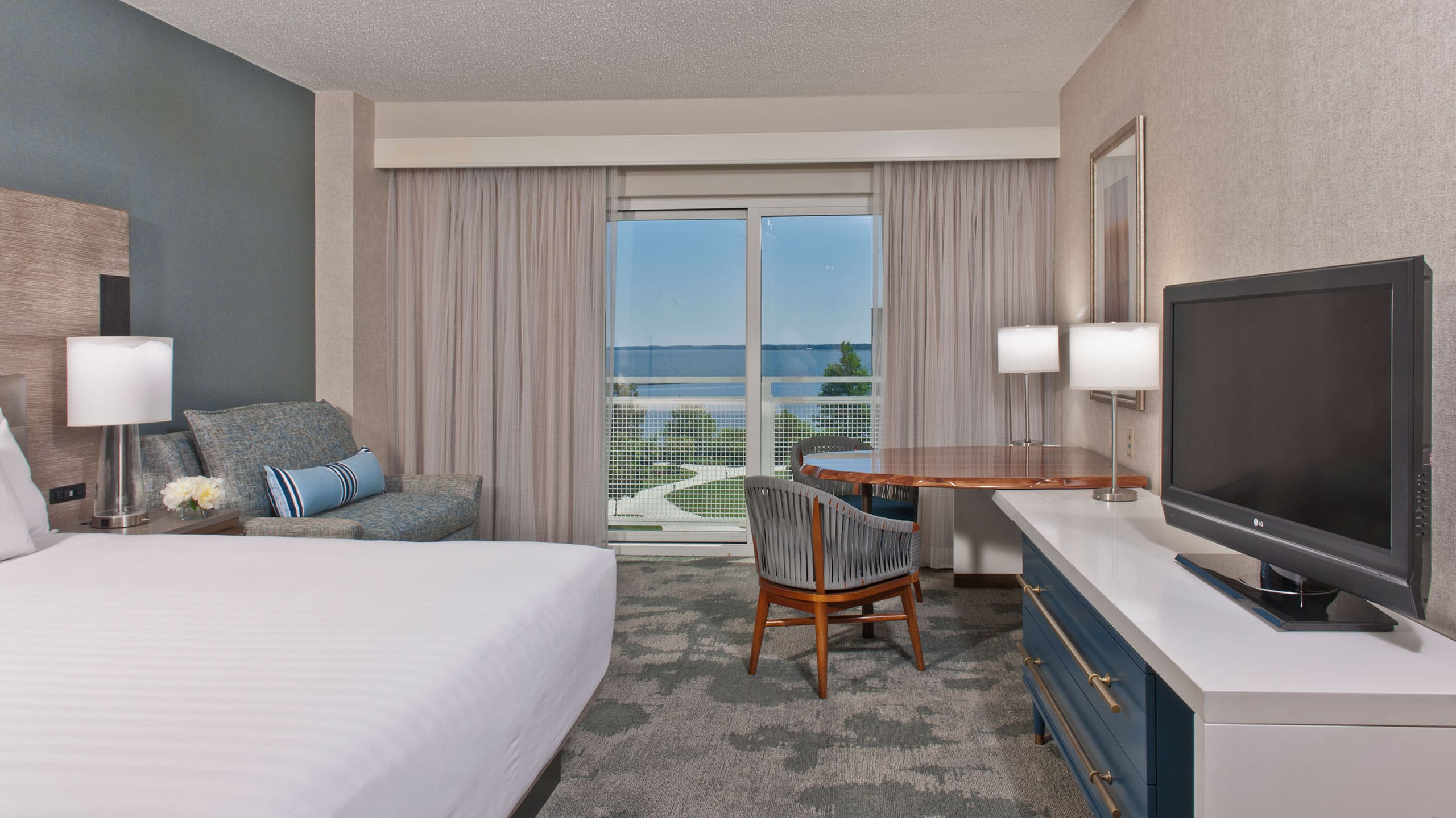 Hyatt Regency Chesapeake Bay Golf Resort, Spa and Marina Guestrooms Water View King