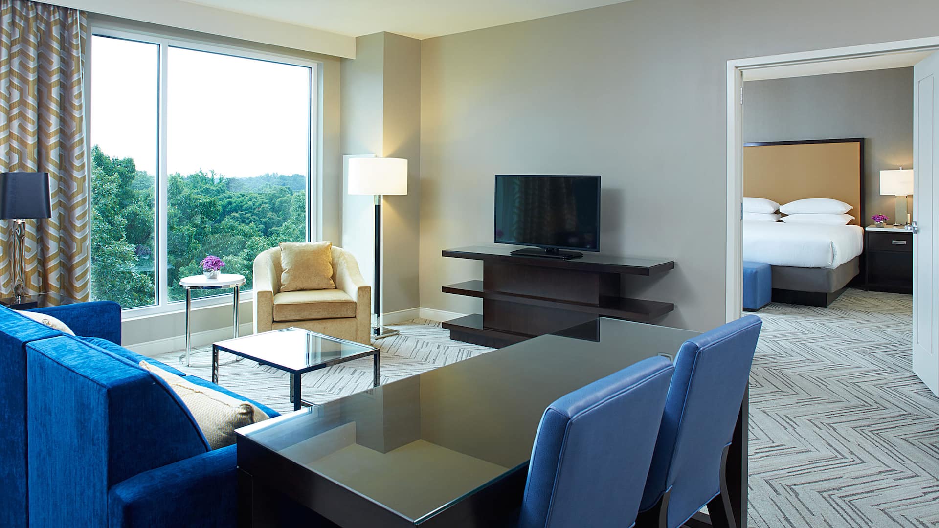 Hyatt Regency Atlanta Perimeter at Villa Christina Executive Suite Bed