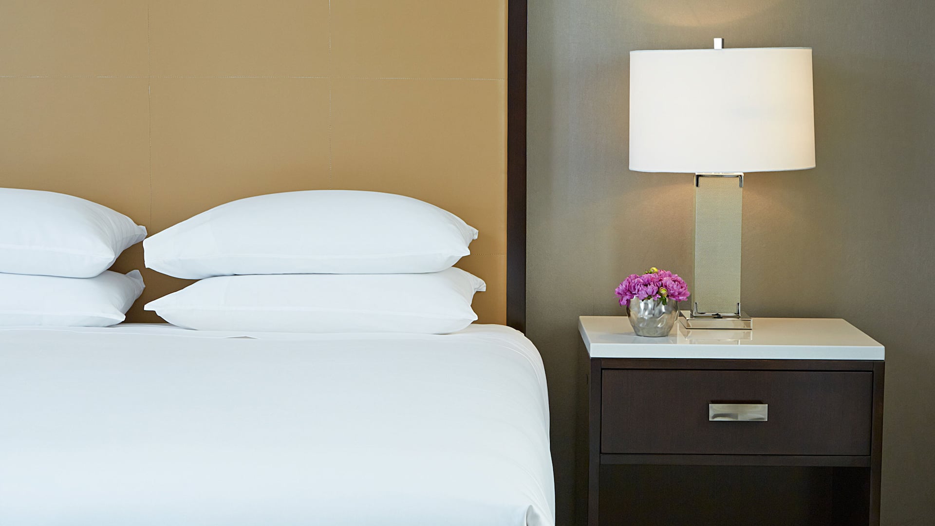 Hyatt Regency Atlanta Perimeter at Villa Christina Executive Suite Bed