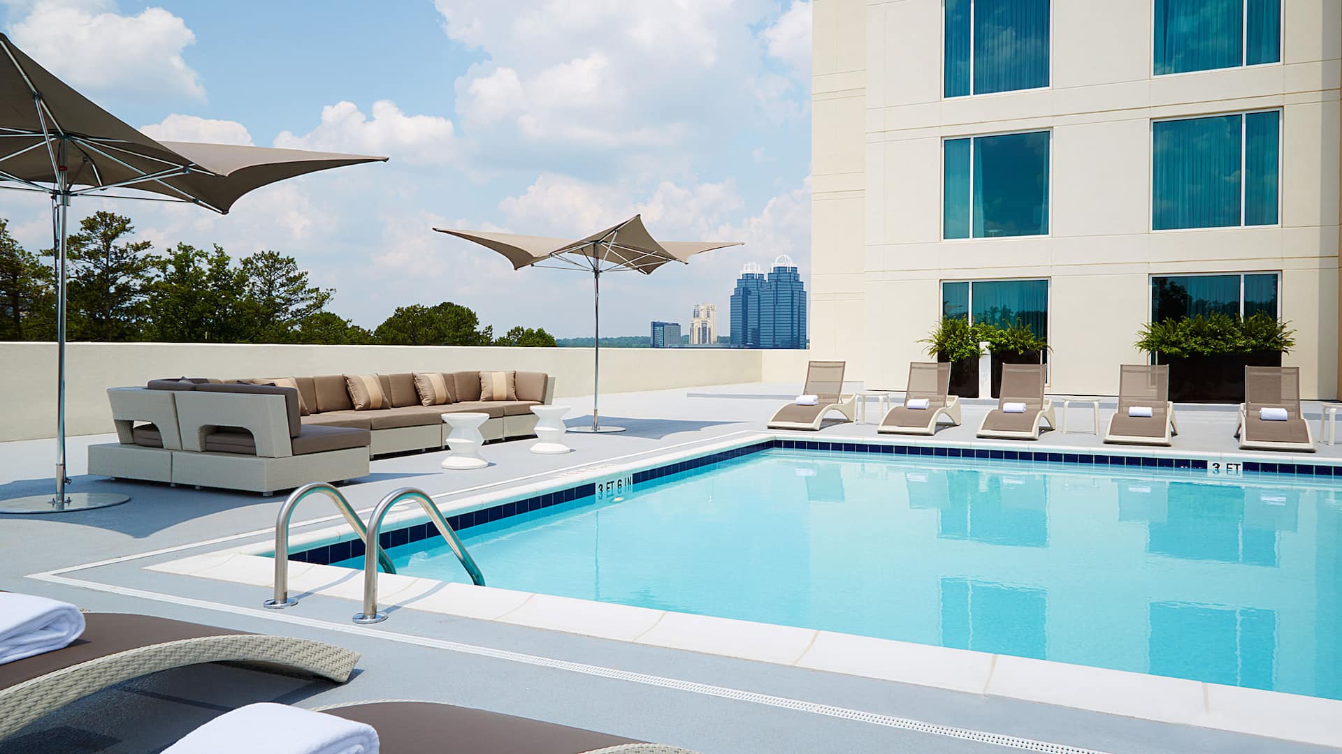 Hyatt Regency Atlanta Perimeter at Villa Christina Pool