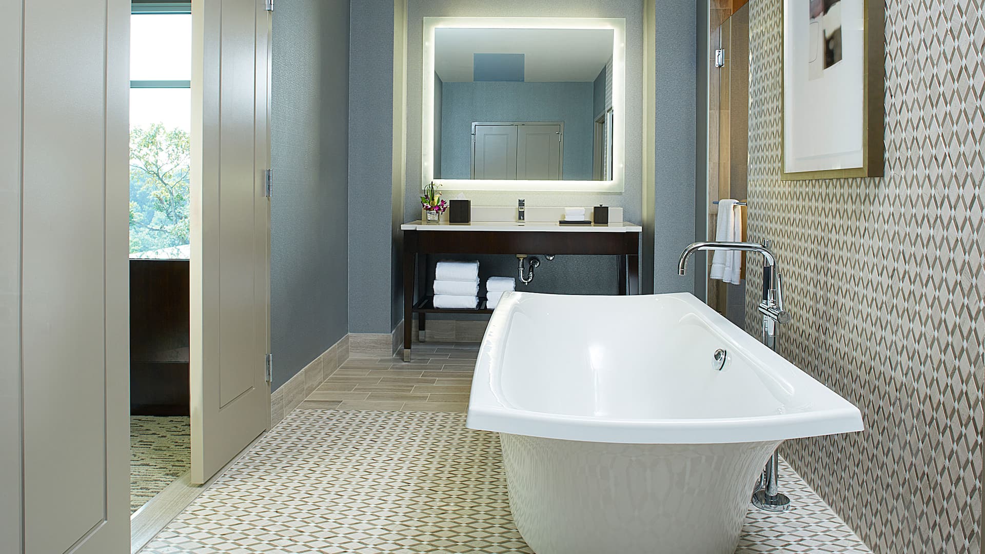 3 von 4 Hyatt Regency Atlanta Perimeter at Villa Christina Villa Suite Bath