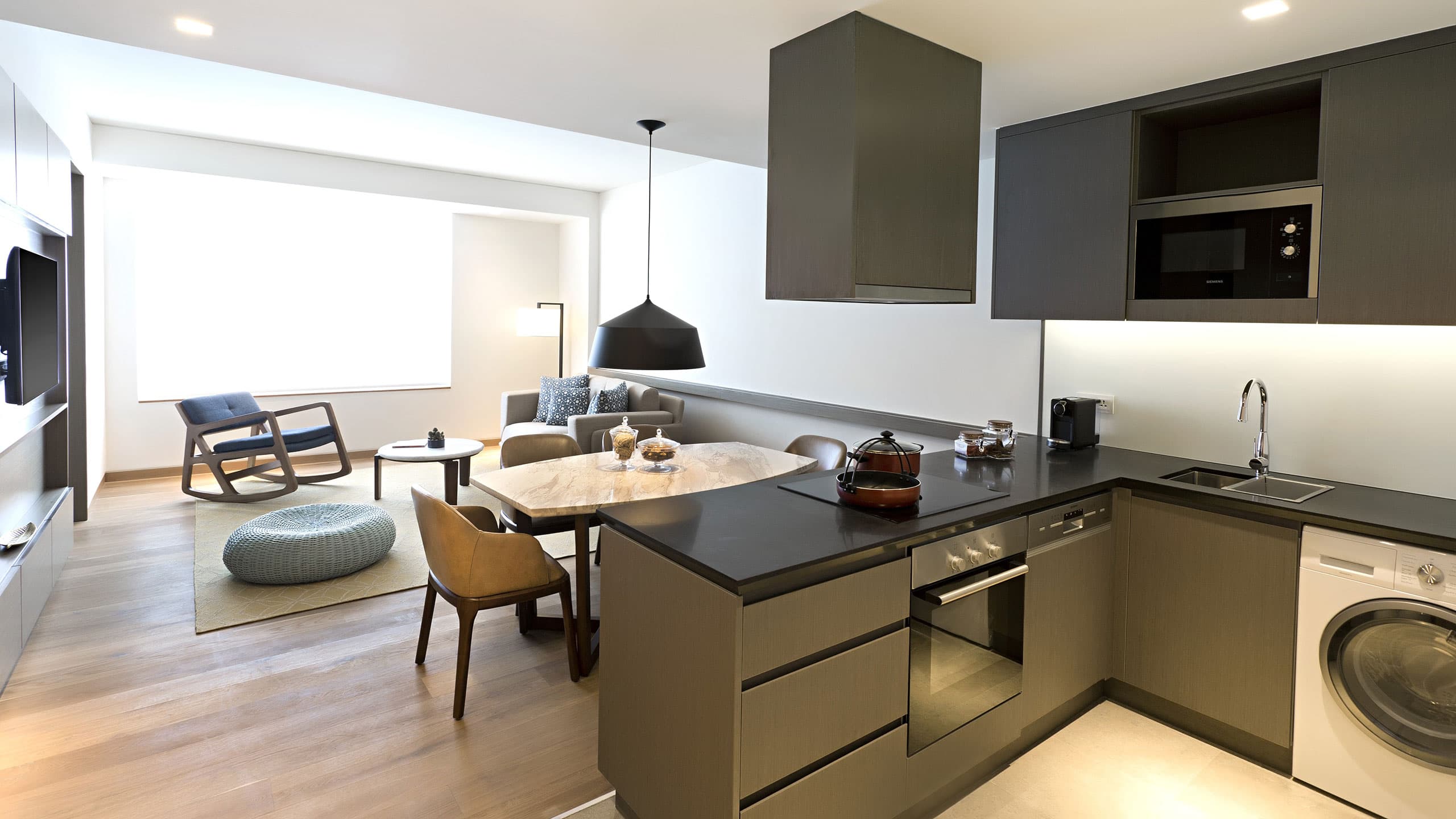 4 de 5 Andaz Delhi One Bedroom Living Area