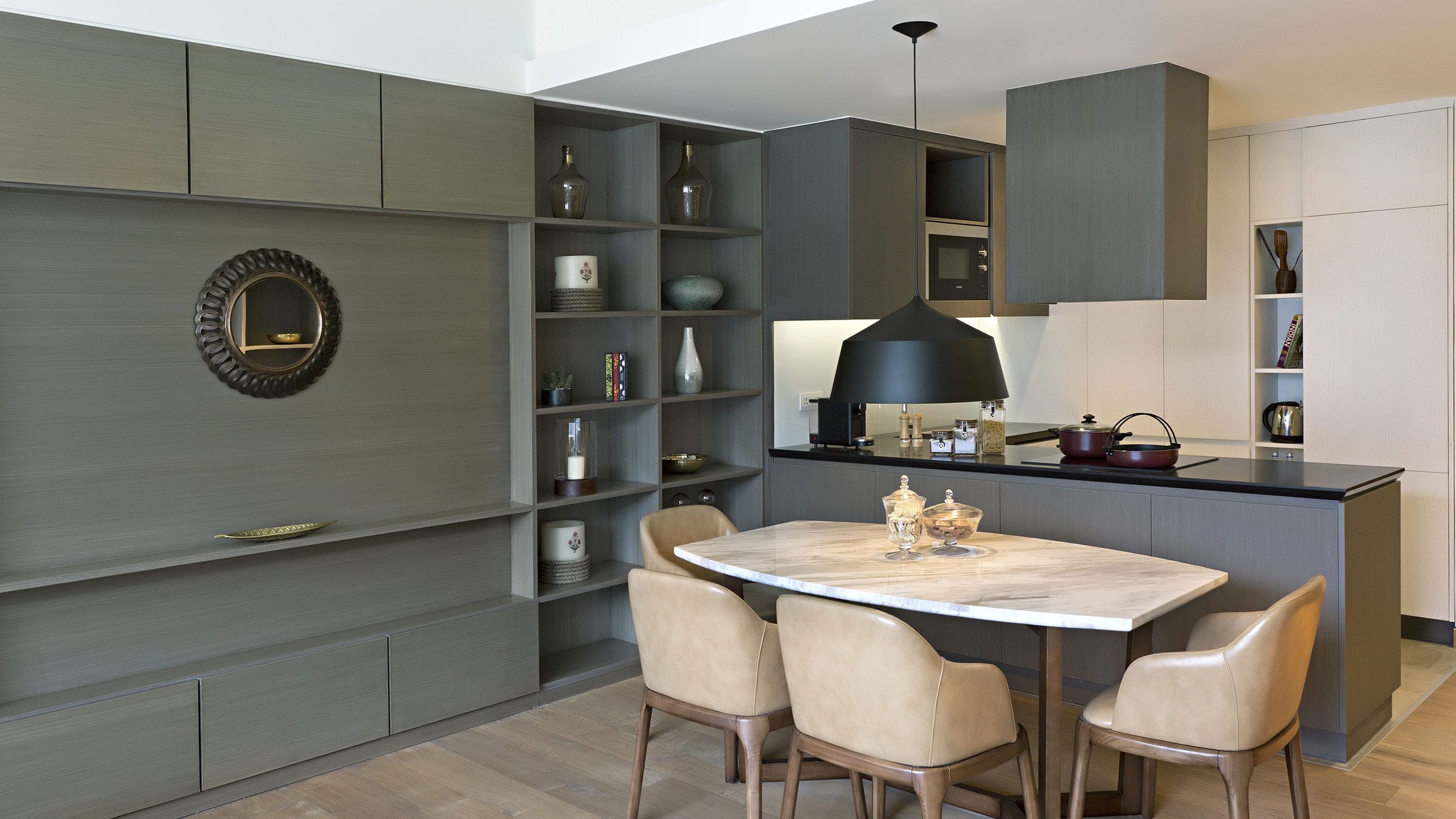 5 de 5 Andaz Delhi One Bedroom Dining Area