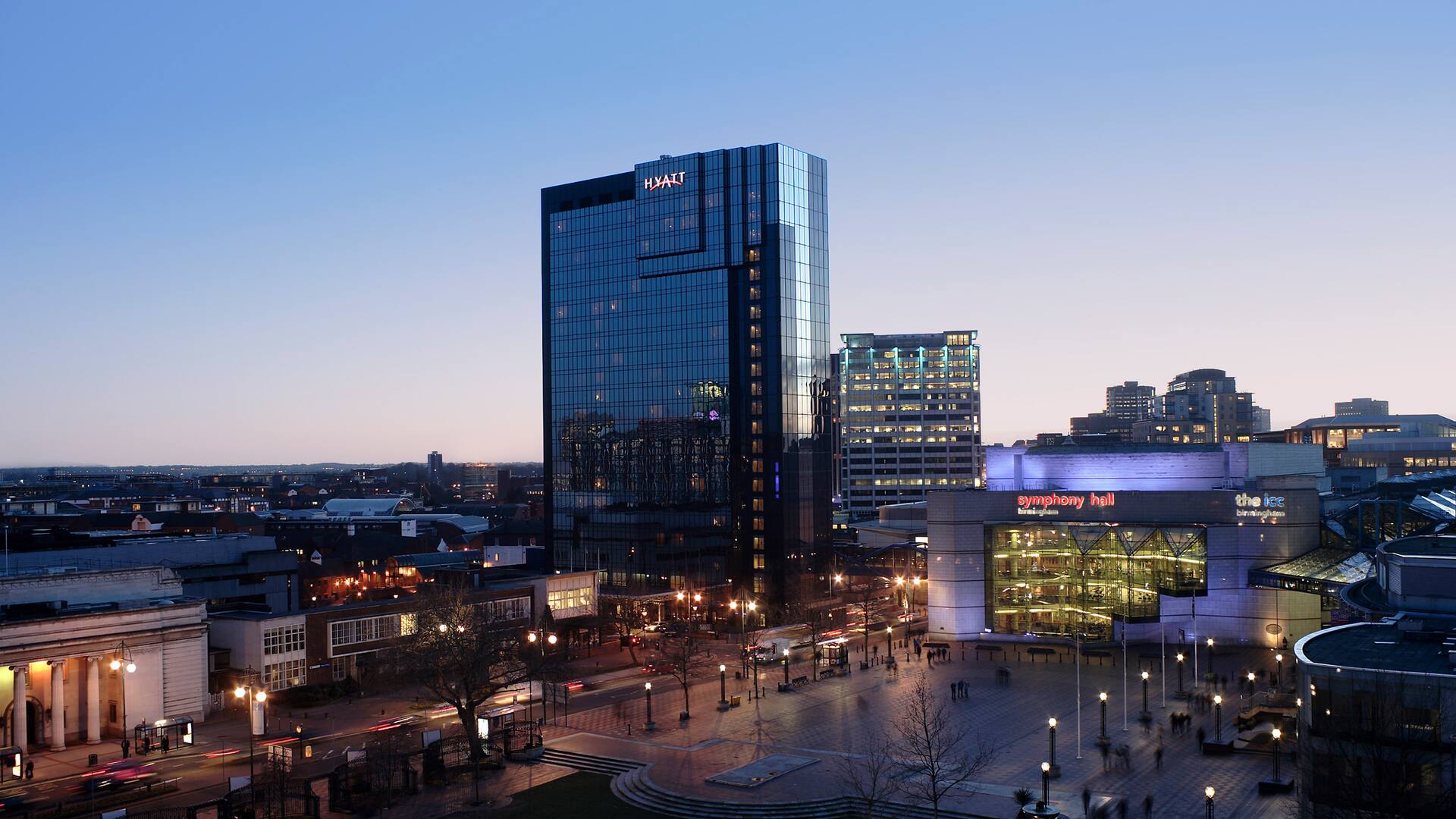  Hyatt Regency Birmingham exterior by night