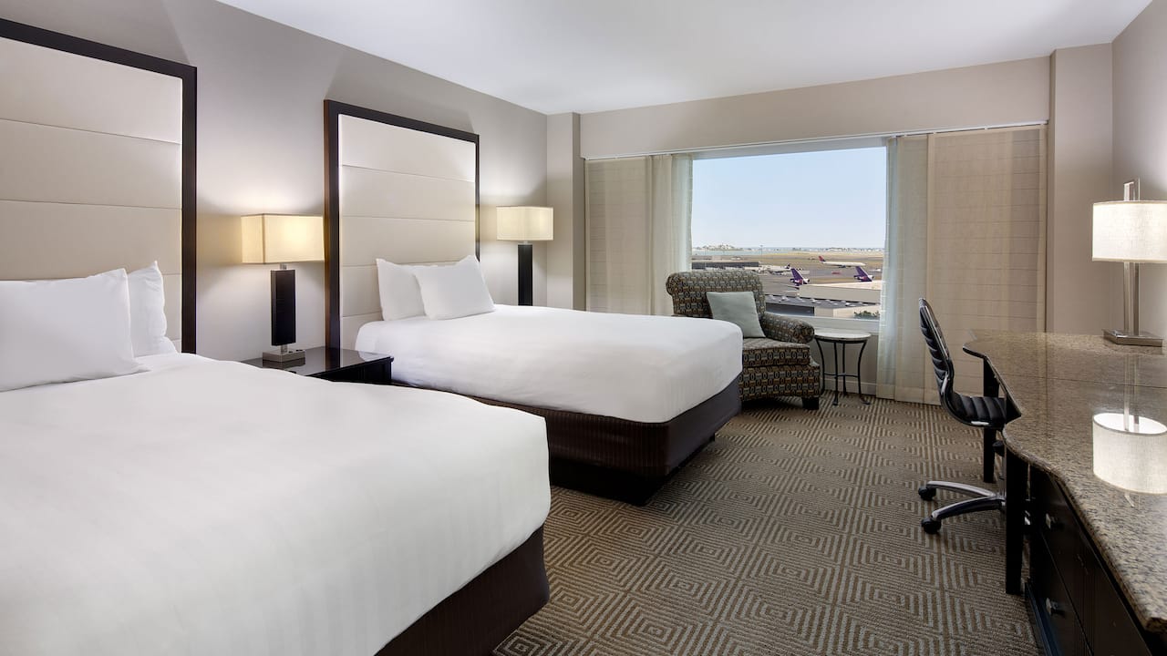 Contemporary Boston Hotel Rooms - Hyatt Regency Boston Harbor
