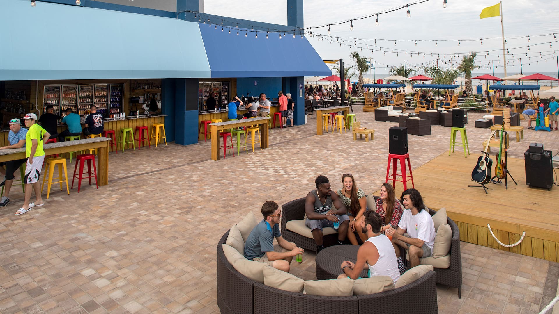 Hyatt House Virginia Beach / Oceanfront Patio Dining