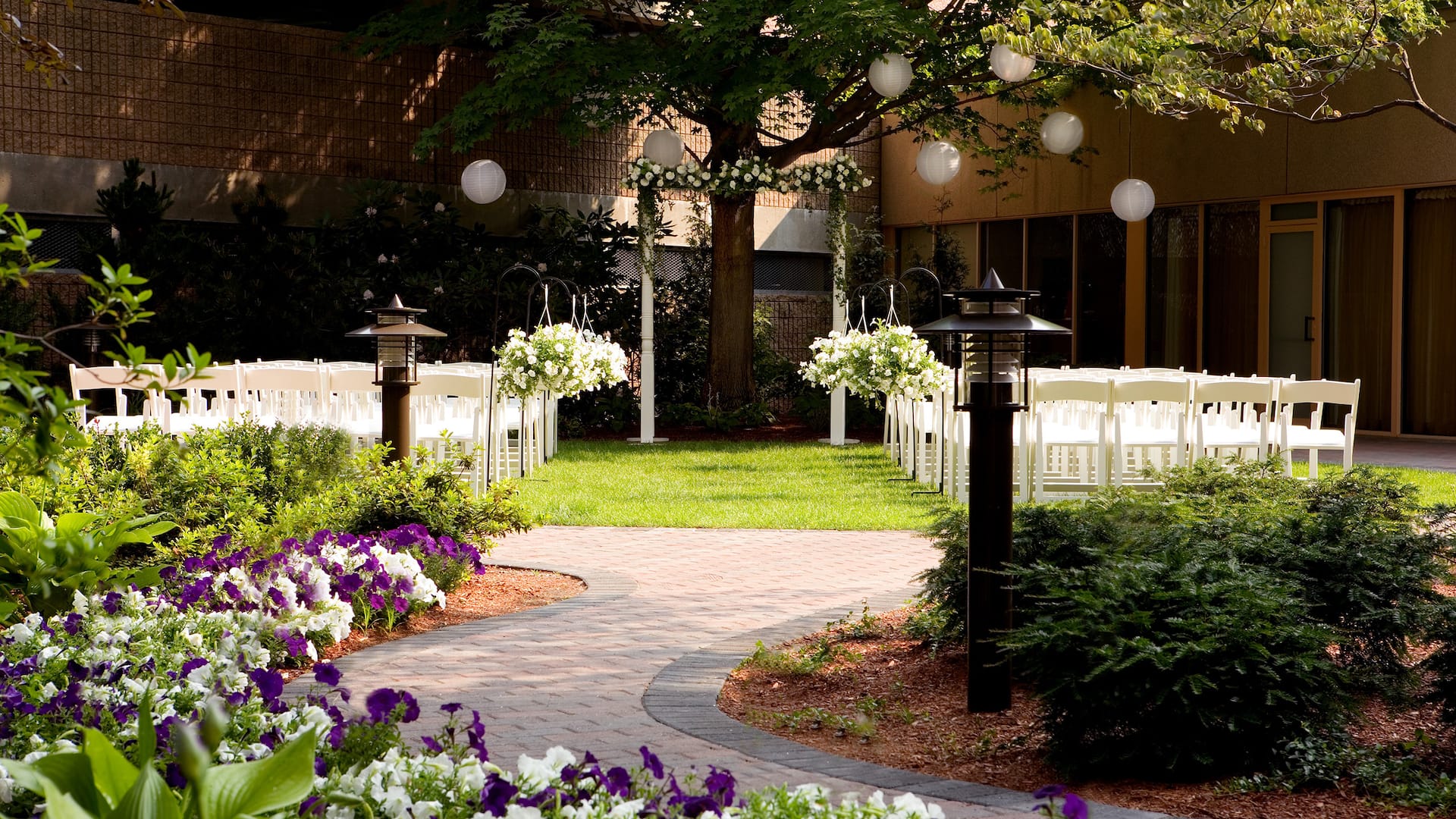 Hyatt Regency Boston / Cambridge Courtyard Wedding