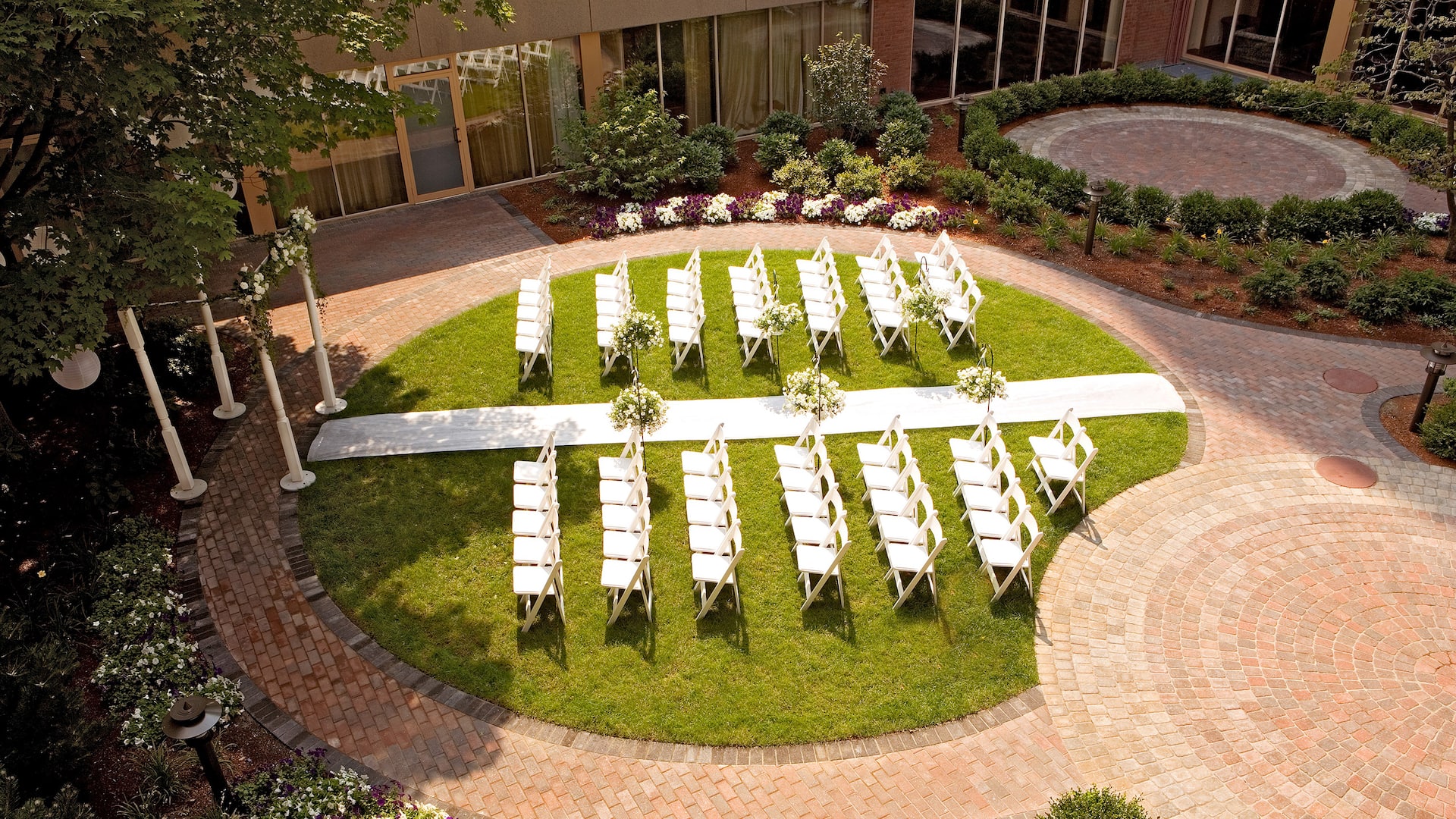 Hyatt Regency Boston / Cambridge Courtyard Wedding