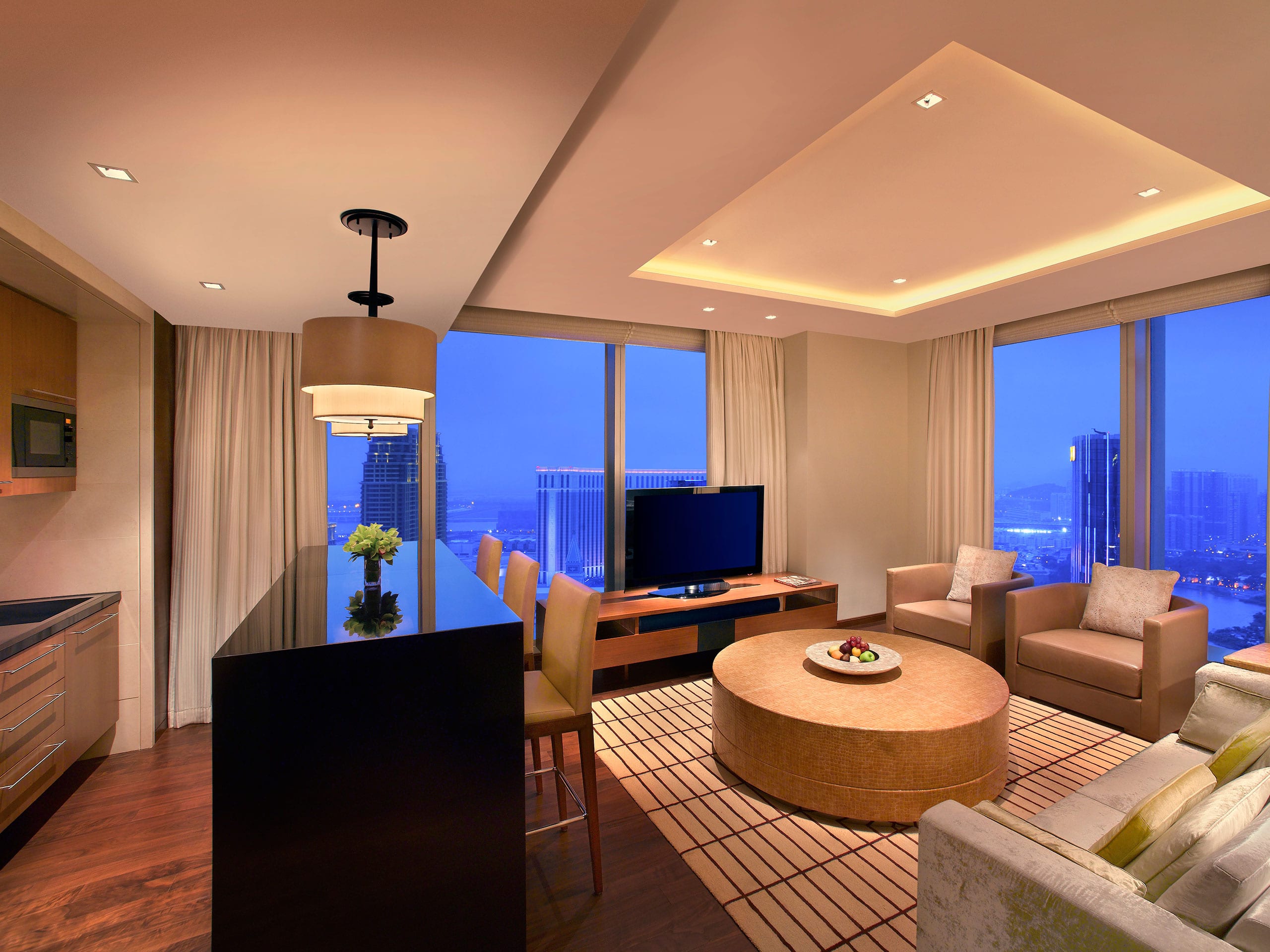 Grand Hyatt Macau - Kitchen, work den & chic living room in suite w/ city views
