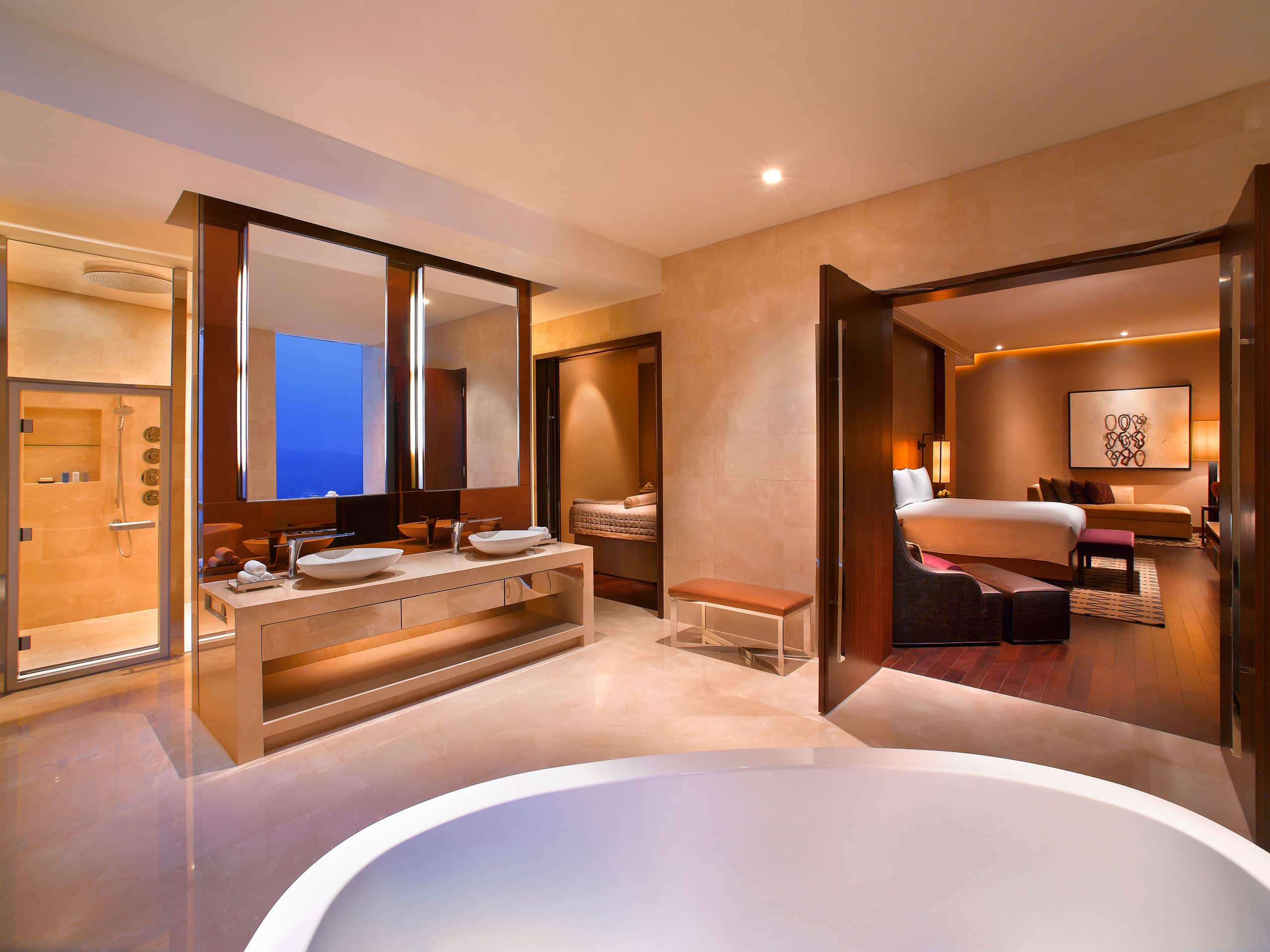 Grand Hyatt Macau - Large suite w/ private gym, kitchen, dining room & spa bath