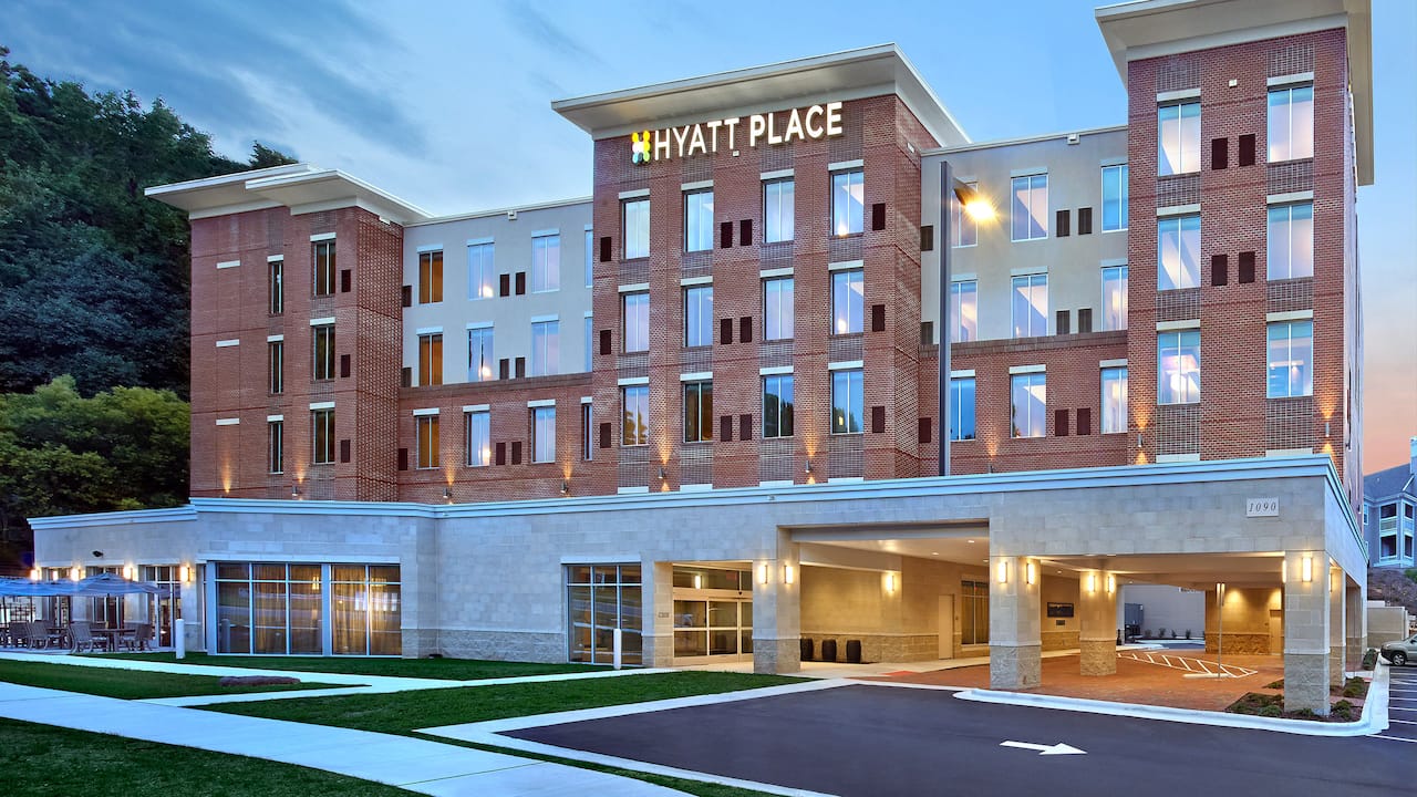 Hyatt Place Chapel Hill P001 Front Dusk