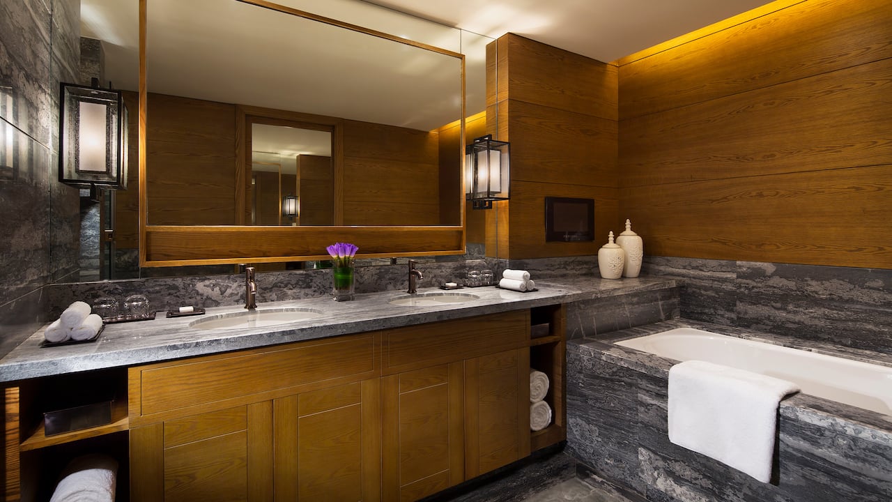 Regency King Suite Bathroom