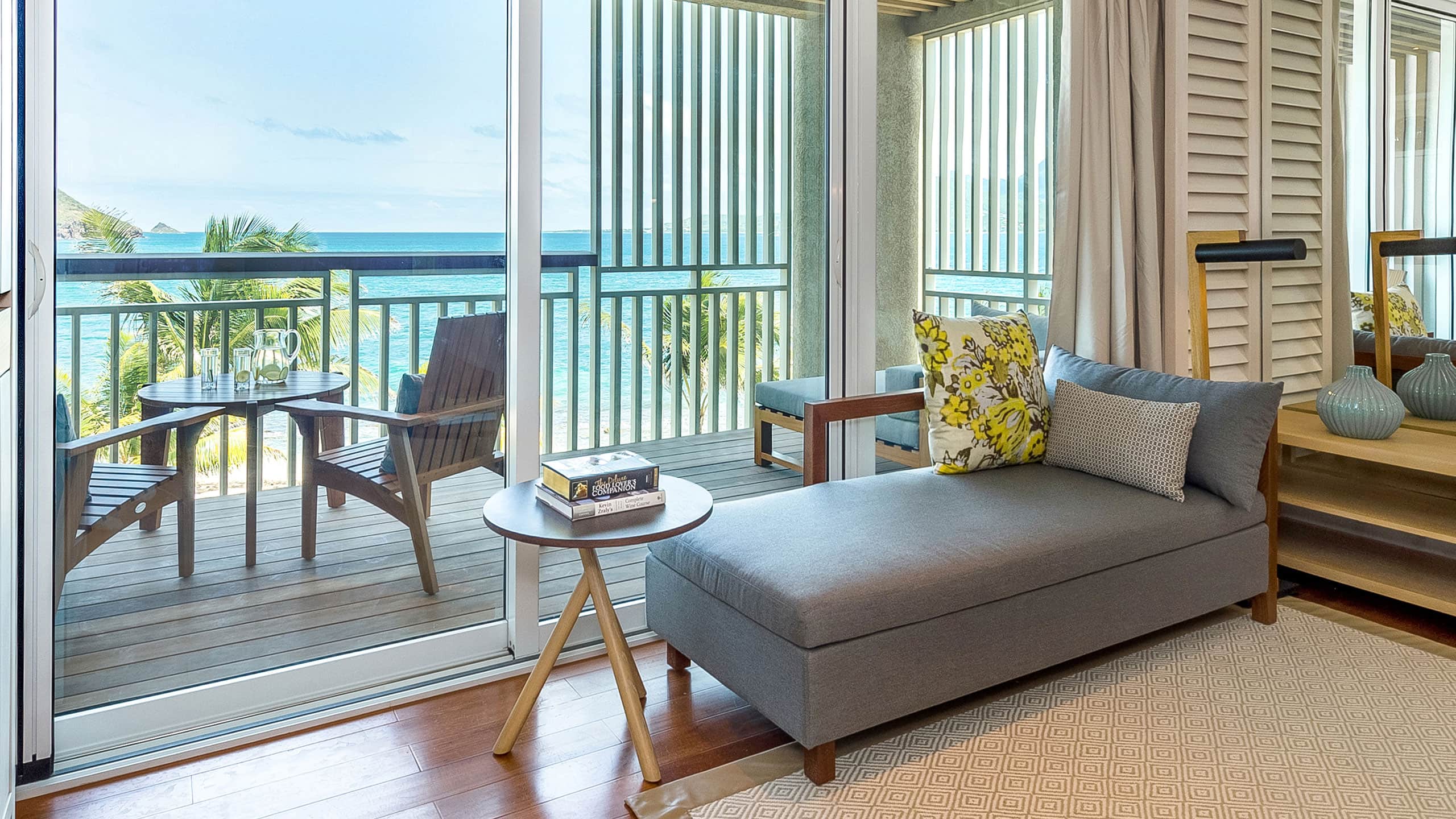 2 von 5 Park Hyatt St. Kitts Christophe Harbour Guest Room Living Space