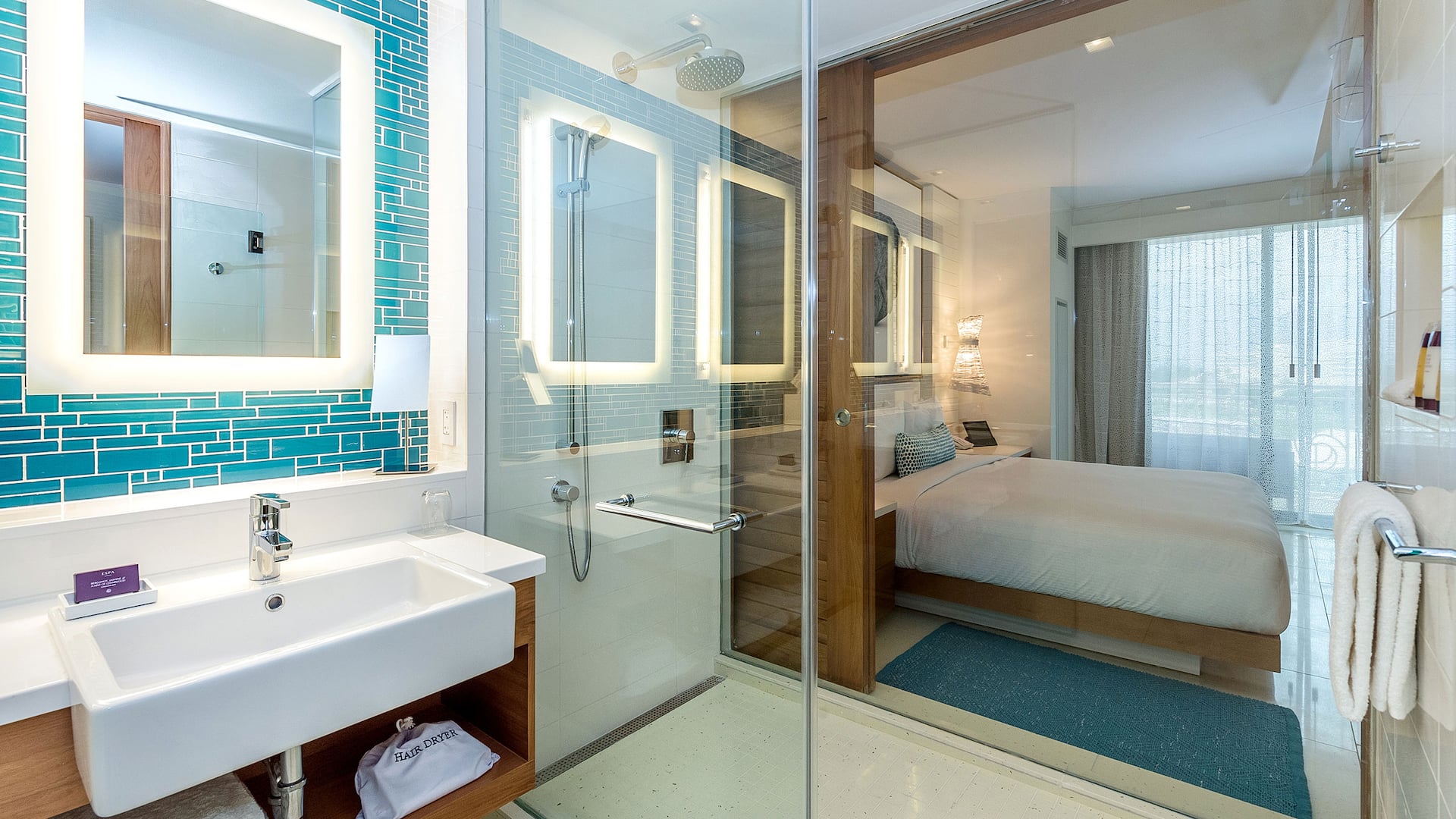 2/4 west tower grand king bathroom