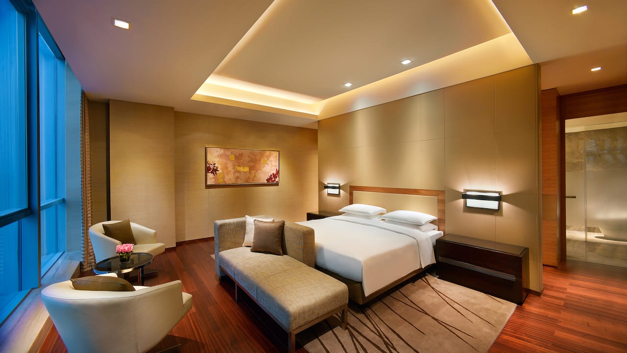 Regency Executive Suite bedroom