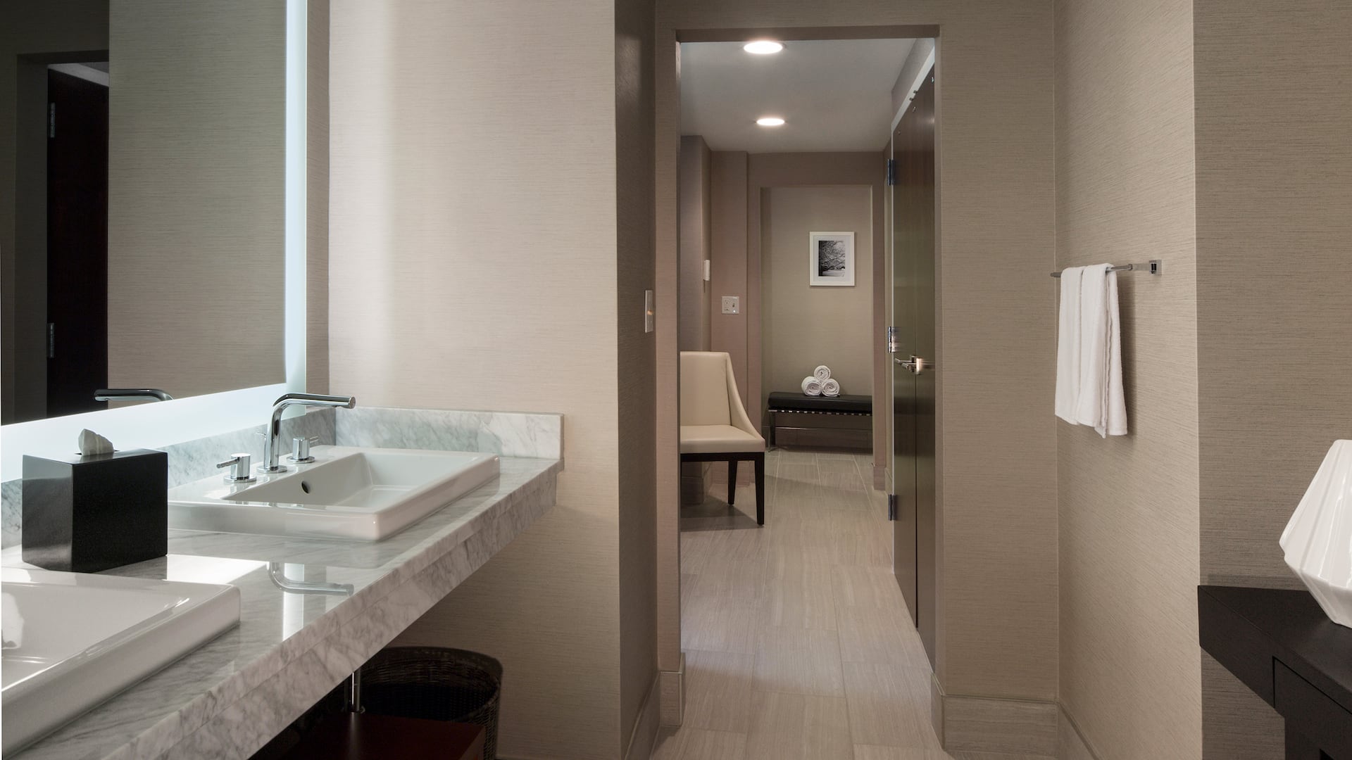 4 of 6 Hyatt Regency Cincinnati Presidential Bathroom