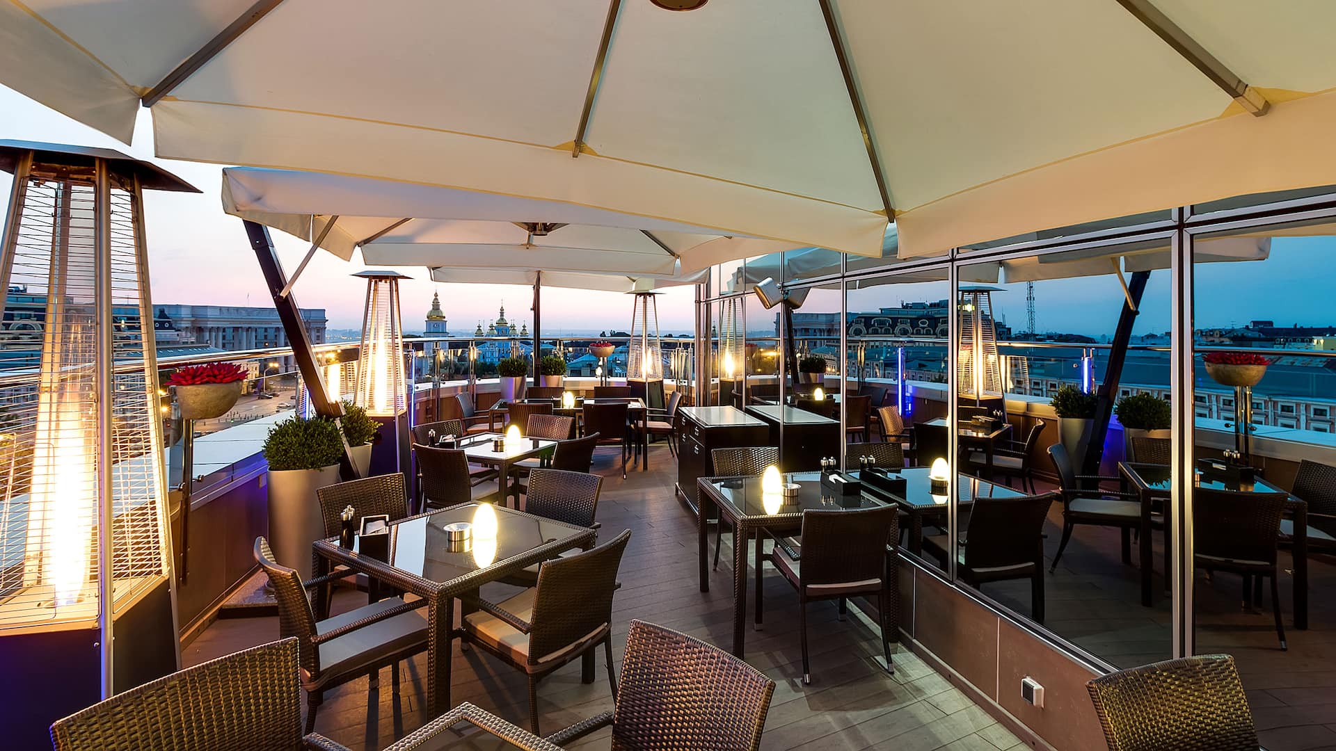 Hyatt Regency Kyiv Bar On 8 Evening