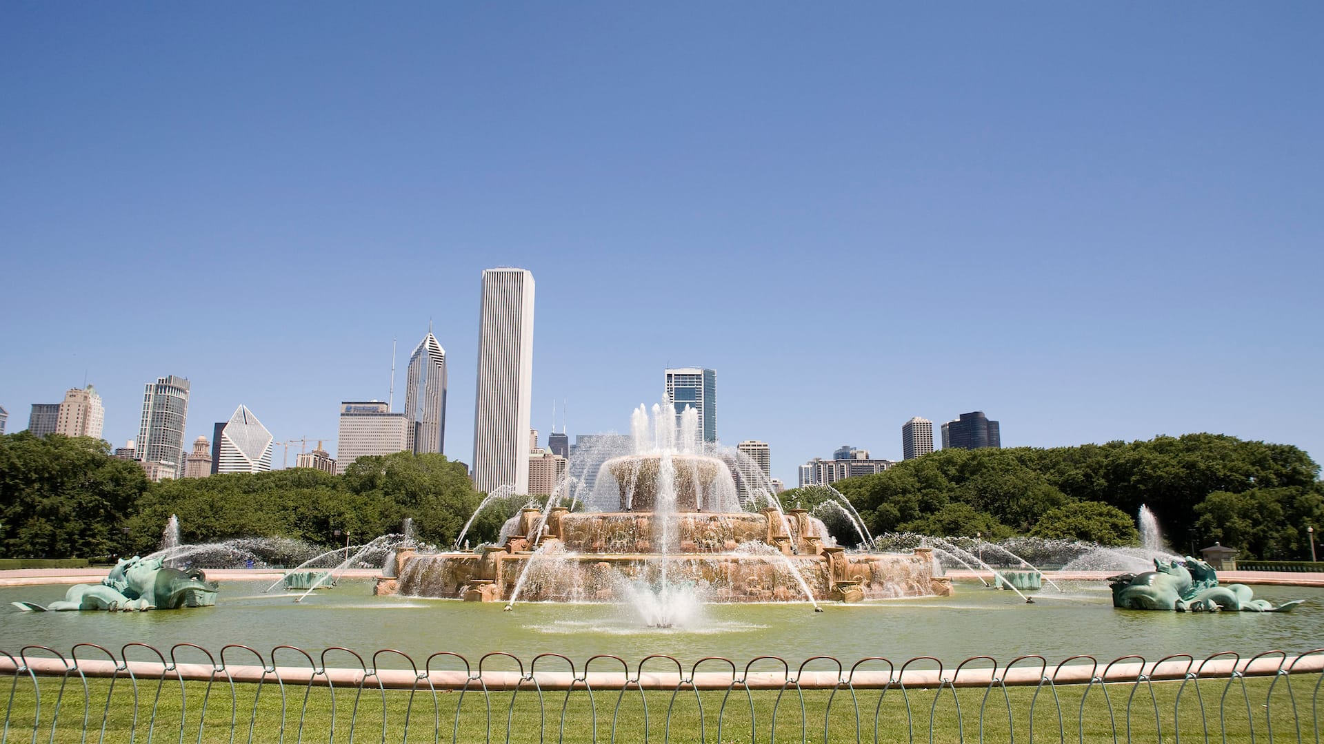 Hyatt Regency Chicago Buckingham Fountain