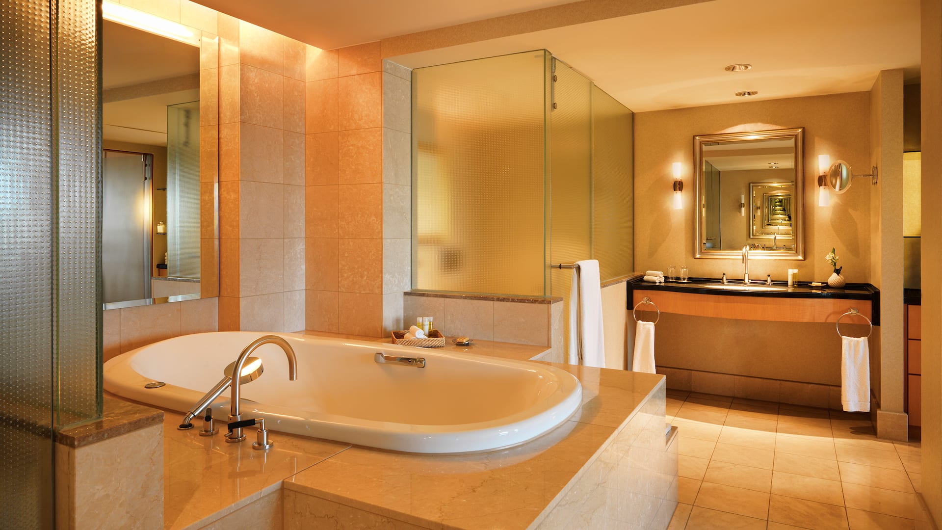 3 de 5 Hyatt Regency Cologne Presidential Suite Bathroom