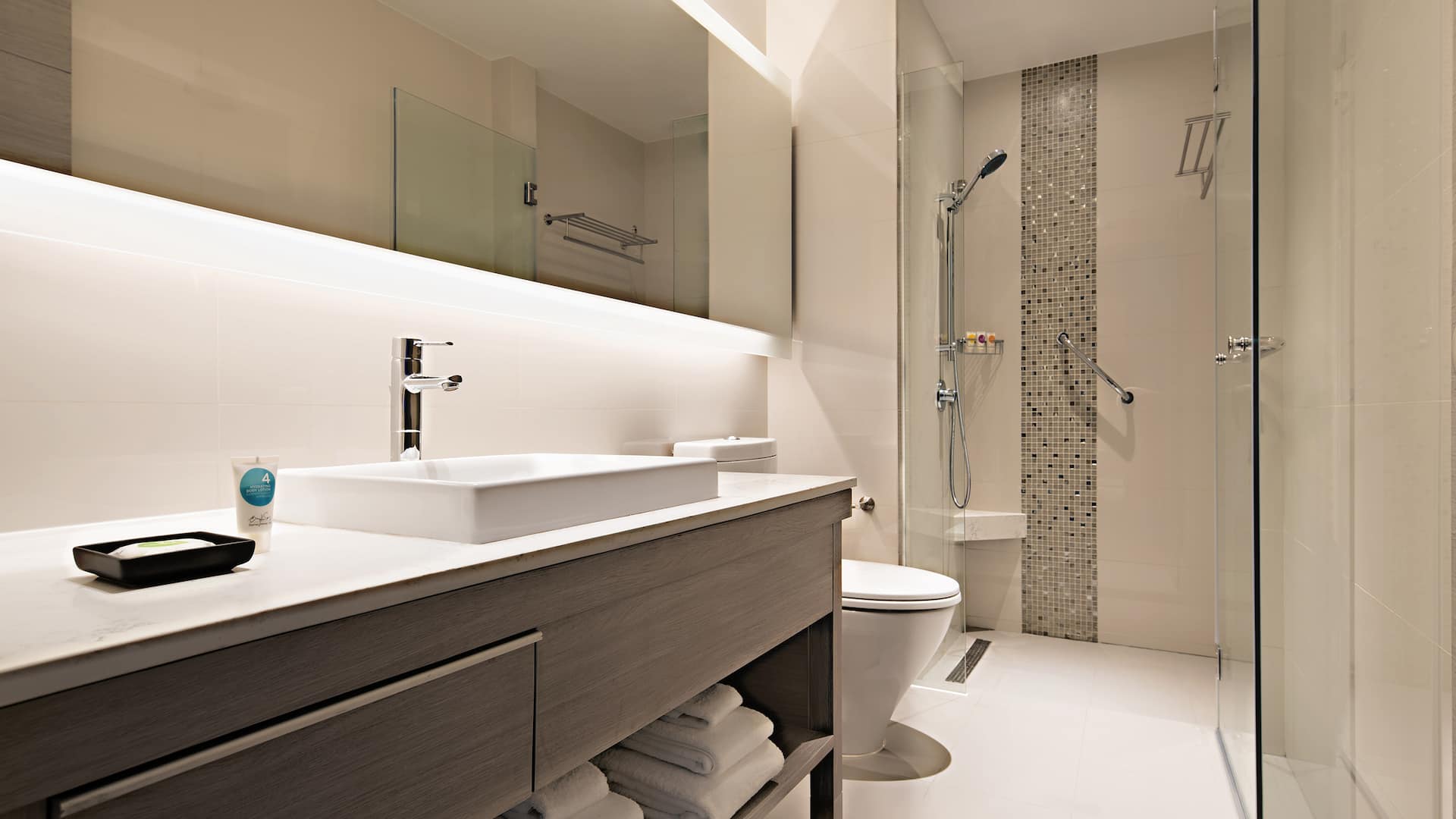 3/3 Hyatt Place Bangkok Sukhumvit Bathroom