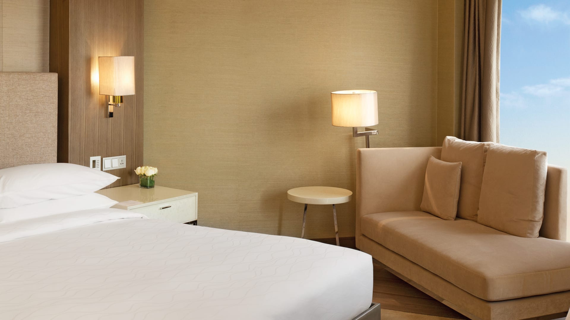 1/1 Hyatt Regency Delhi Diplomat Suite Bedroom