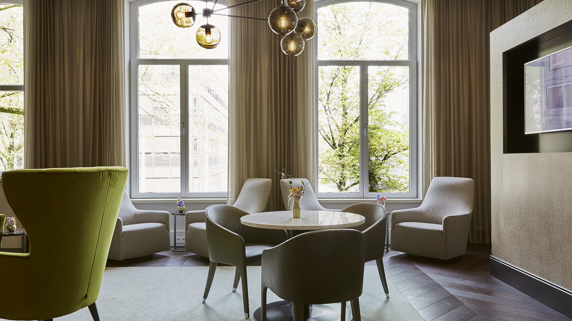 3 von 7 Hyatt Regency Amsterdam Club Lounge