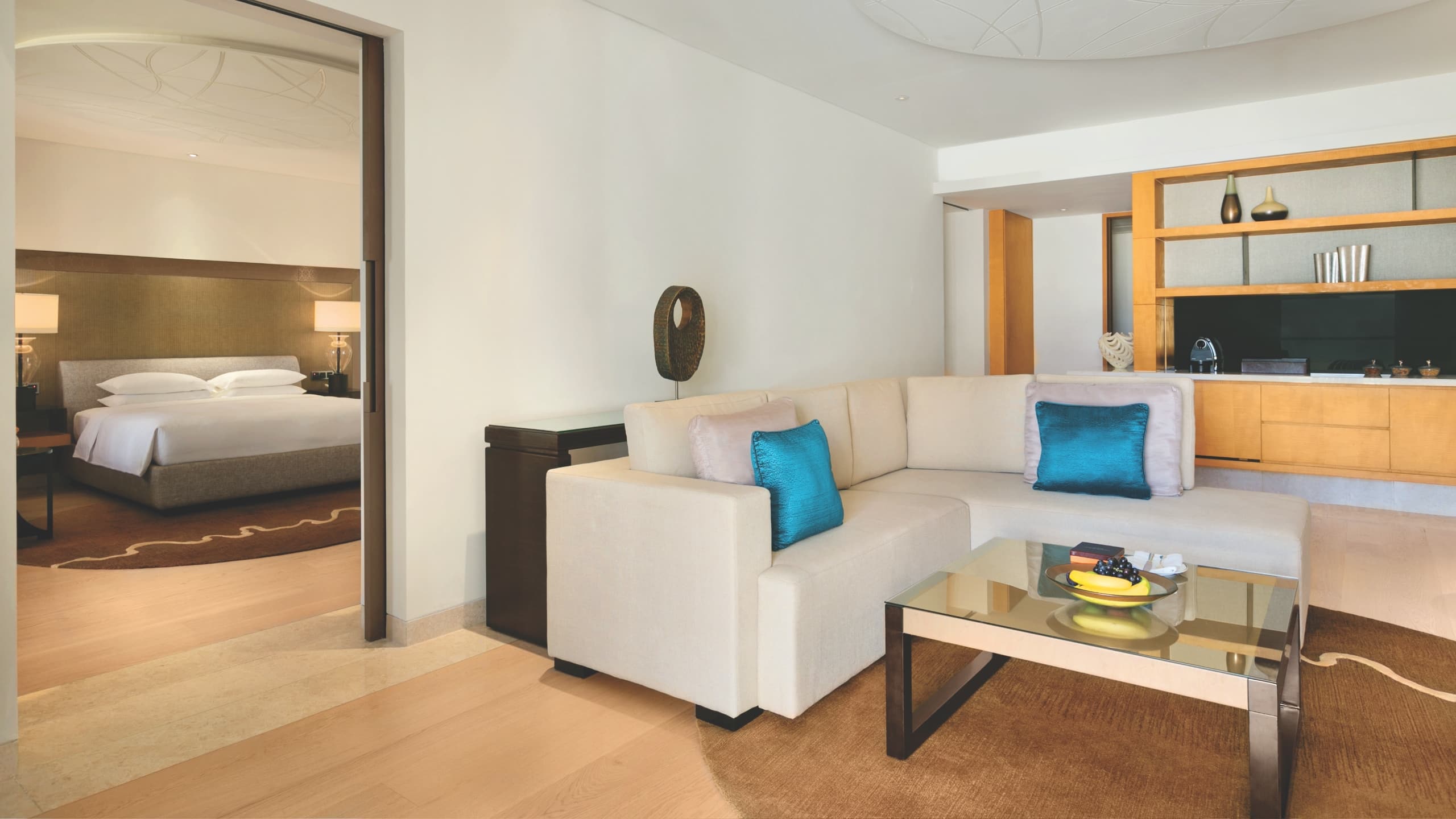 4 de 6 Park Hyatt Abu Dhabi Hotel and Villas Park Executive Suite Living Room