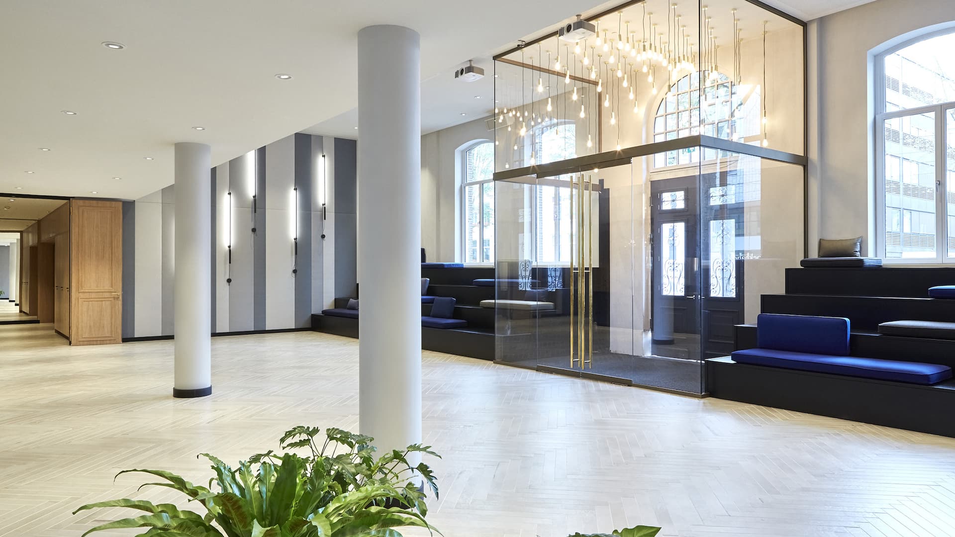 Hyatt Regency Amsterdam Foyer Overview